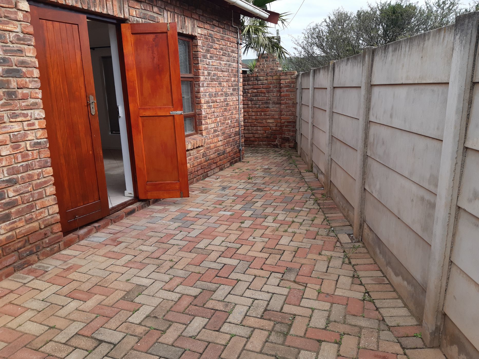 2 Bedroom Townhouse For Sale Windsor Park (Despatch) 1UK1615596 Pam Golding Properties