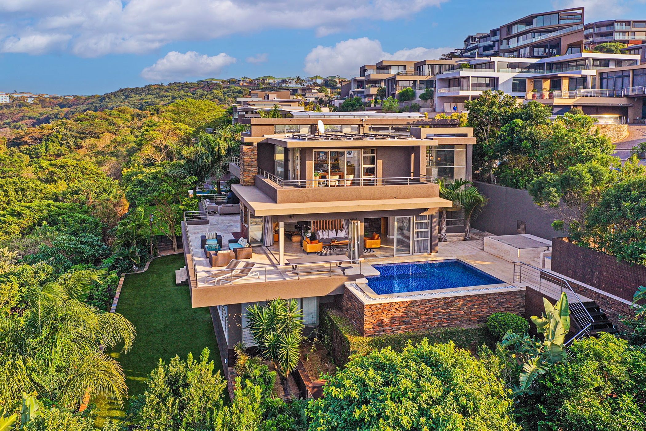 6 bedroom house for sale in La Lucia