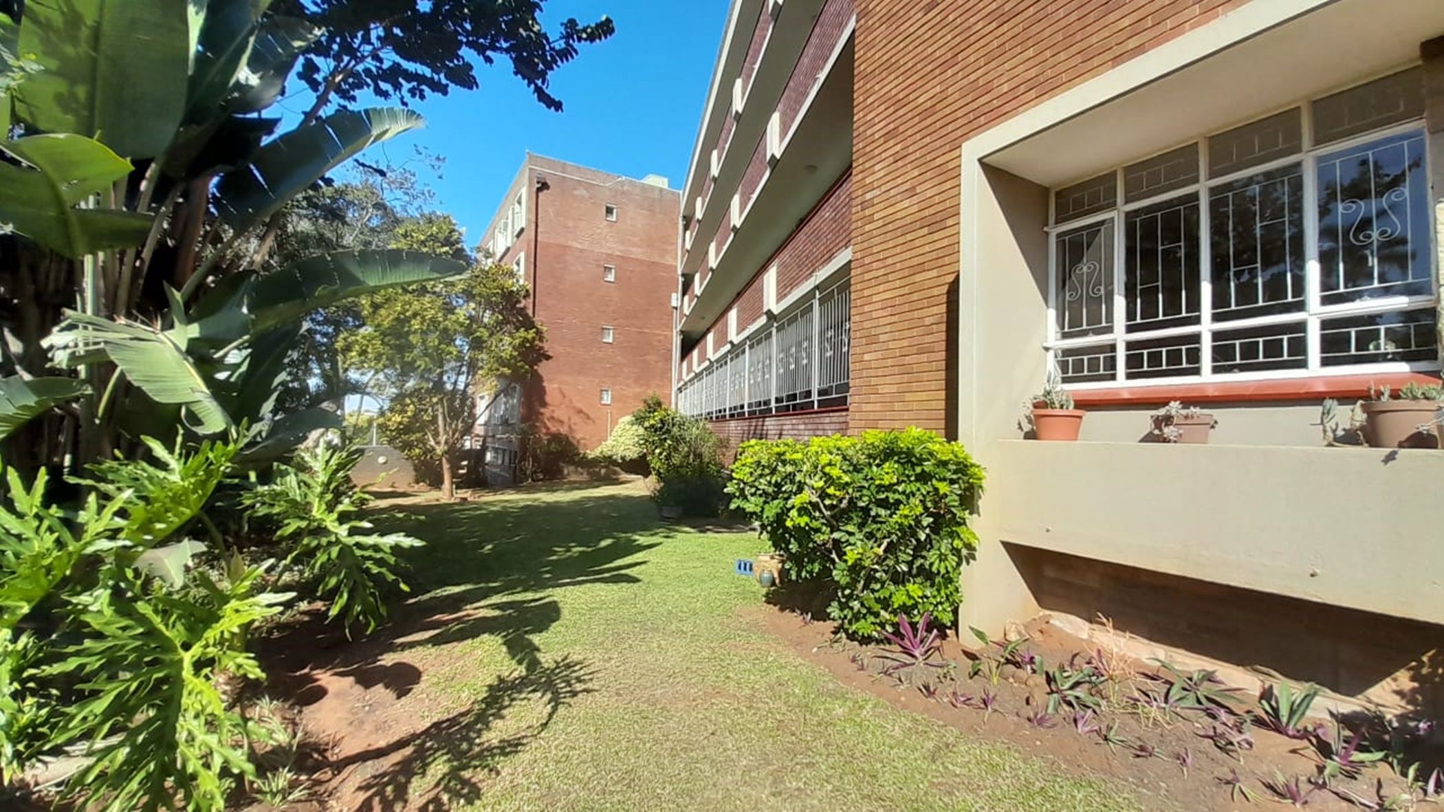 1 Bedroom Bachelor Apartment For Sale Glenwood (Durban) 1DA1627219