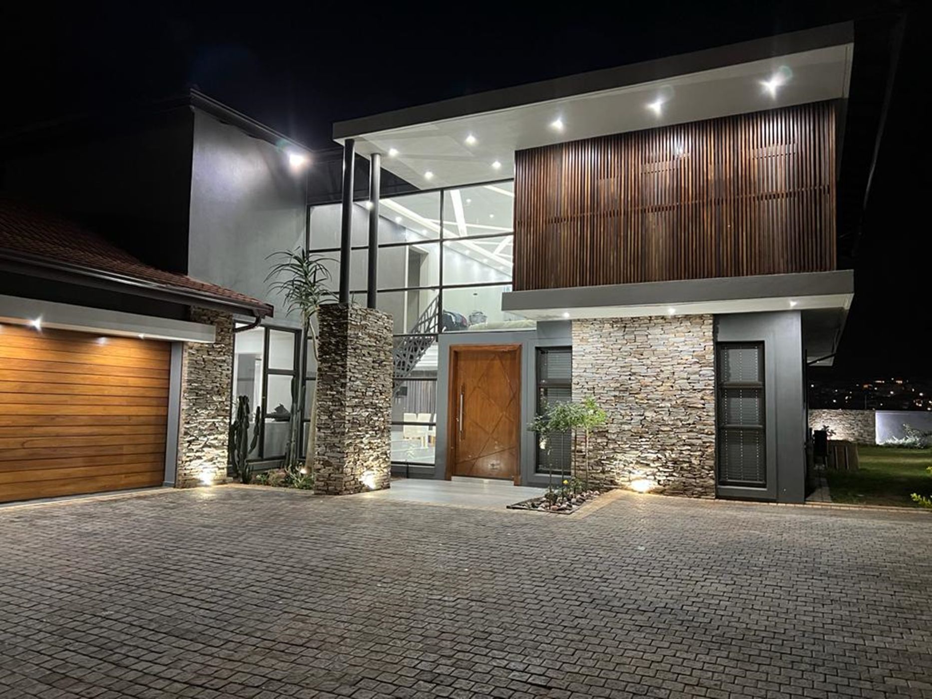 4 bedroom double-storey house for sale in Izinga