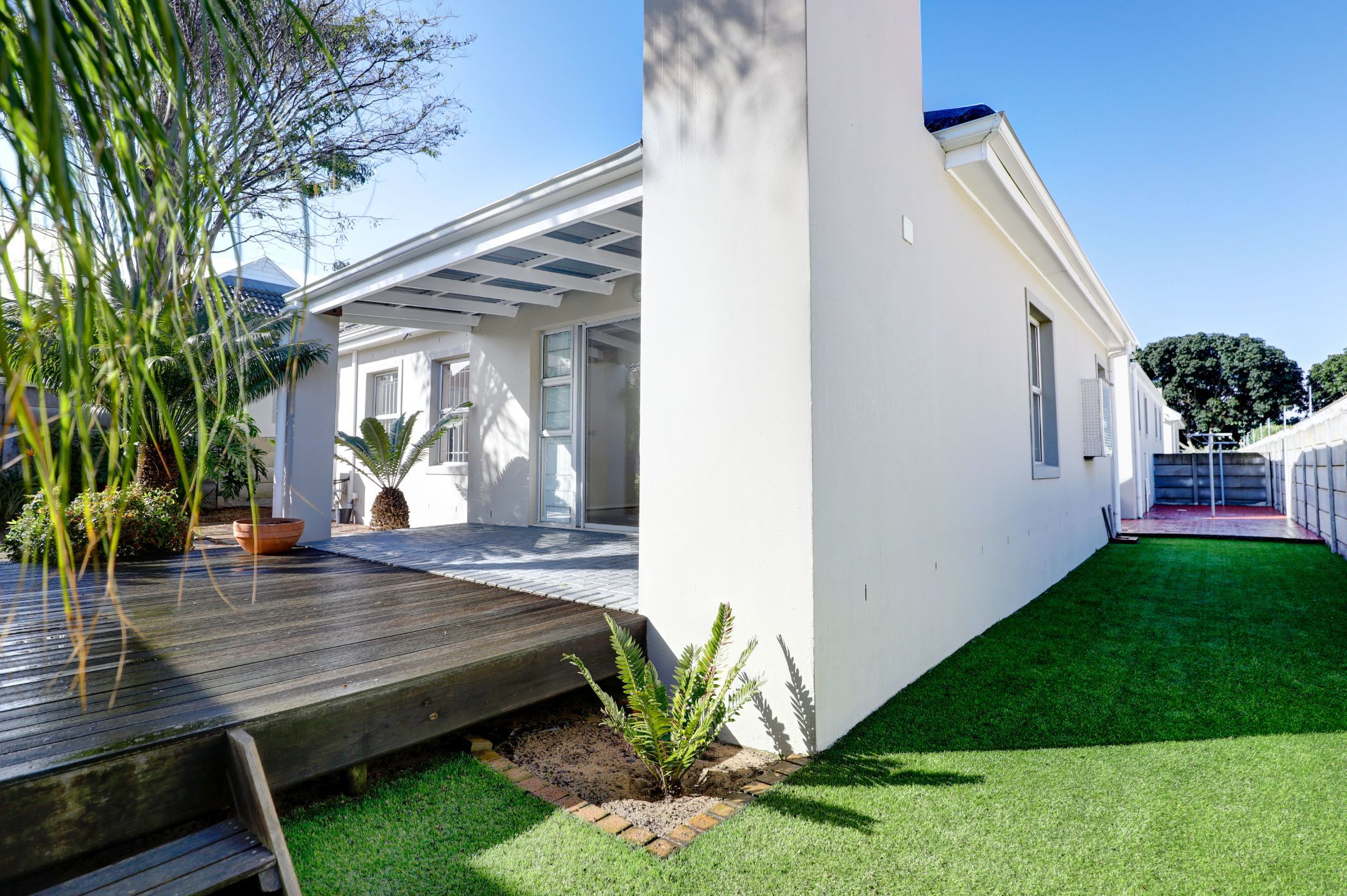 3 bedroom house to rent in Sonstraal Heights