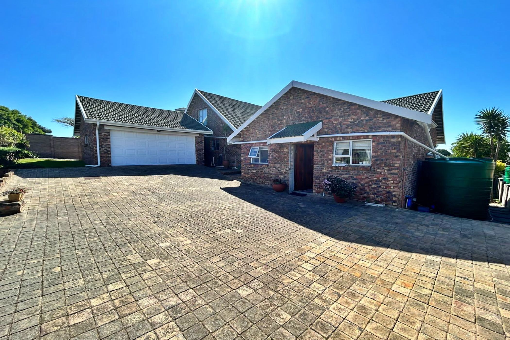 4 bedroom house to rent in Forest Downs