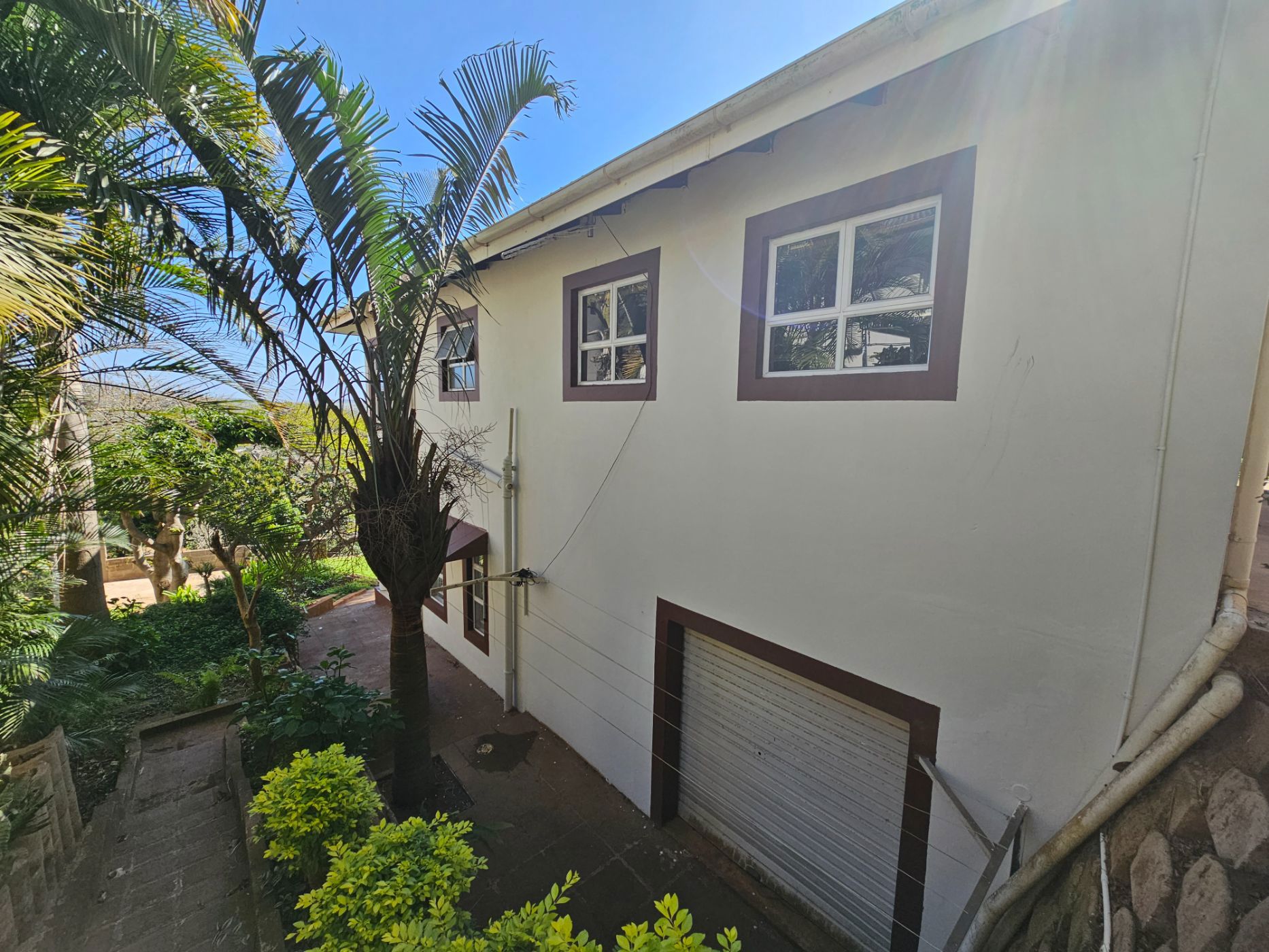 https://listing.pamgolding.co.za/images/properties/202309/1280801/H/1280801_H_49.jpg