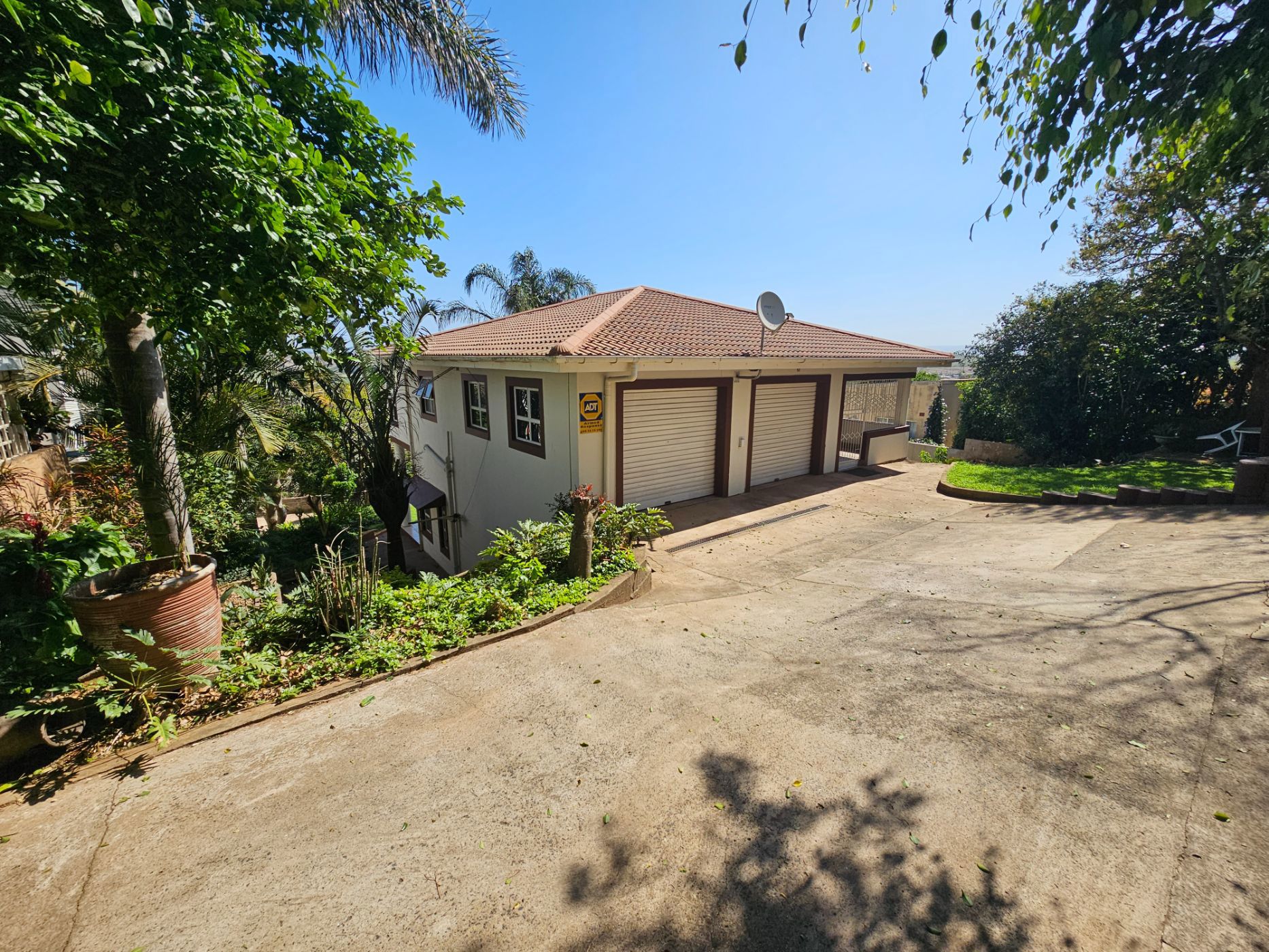 https://listing.pamgolding.co.za/images/properties/202309/1280801/H/1280801_H_77.jpg