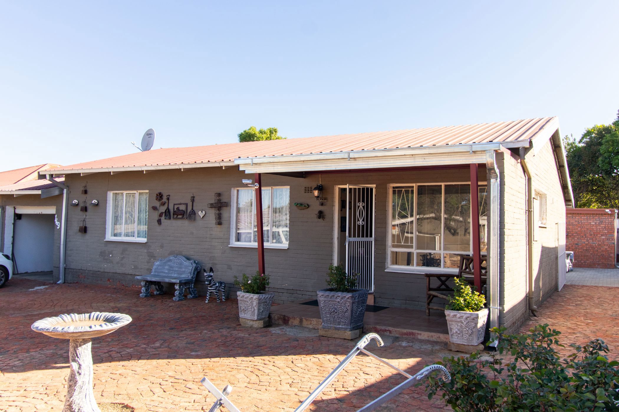 3 Bedroom House For Sale Uitsig (Bloemfontein) 1BX1630450 Pam