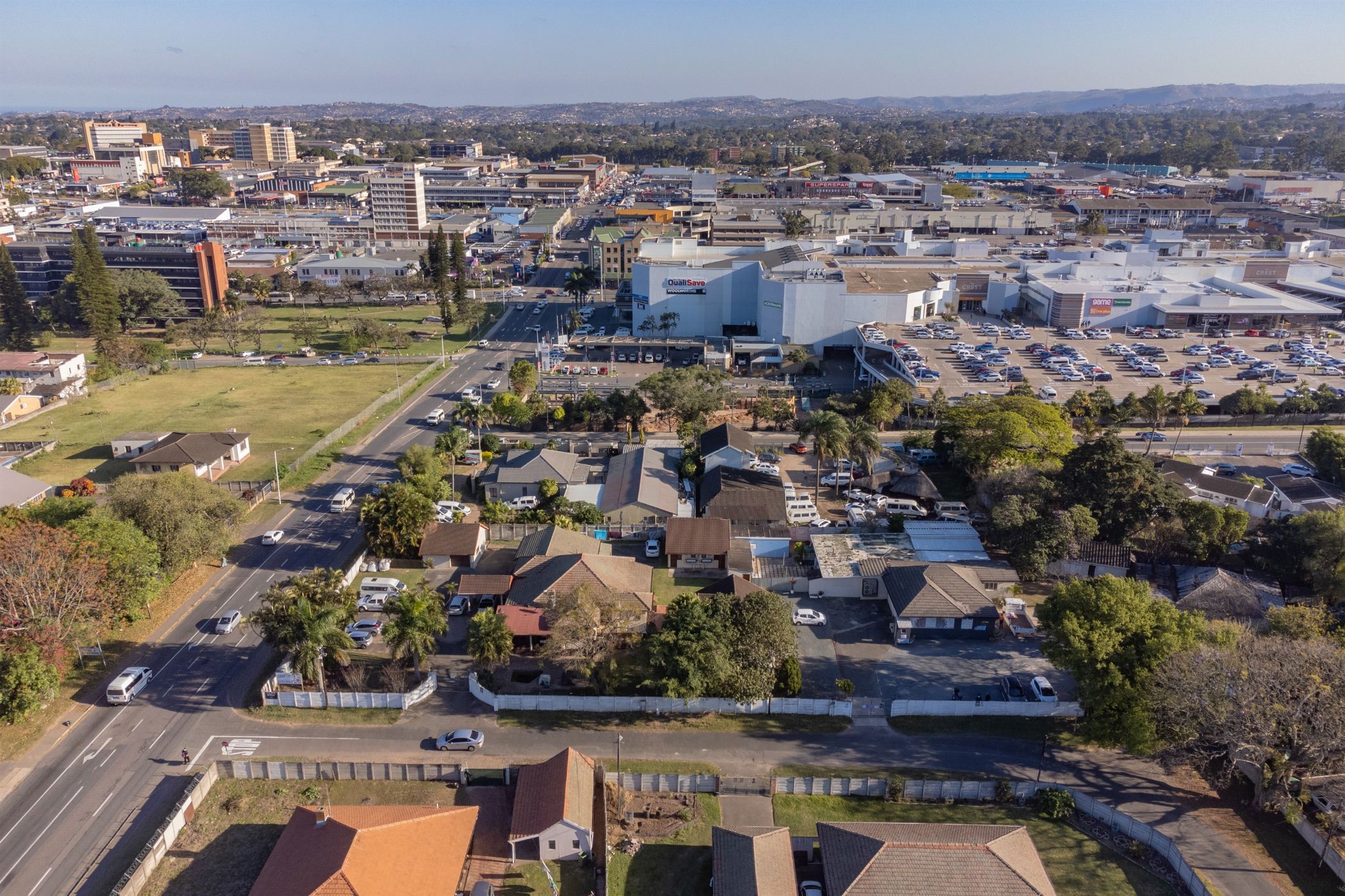 4538 m&sup2; commercial building for sale in Manors