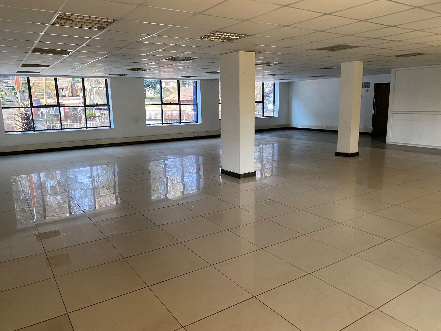 195 m&sup2; commercial building to rent in Kilimani (Kenya)