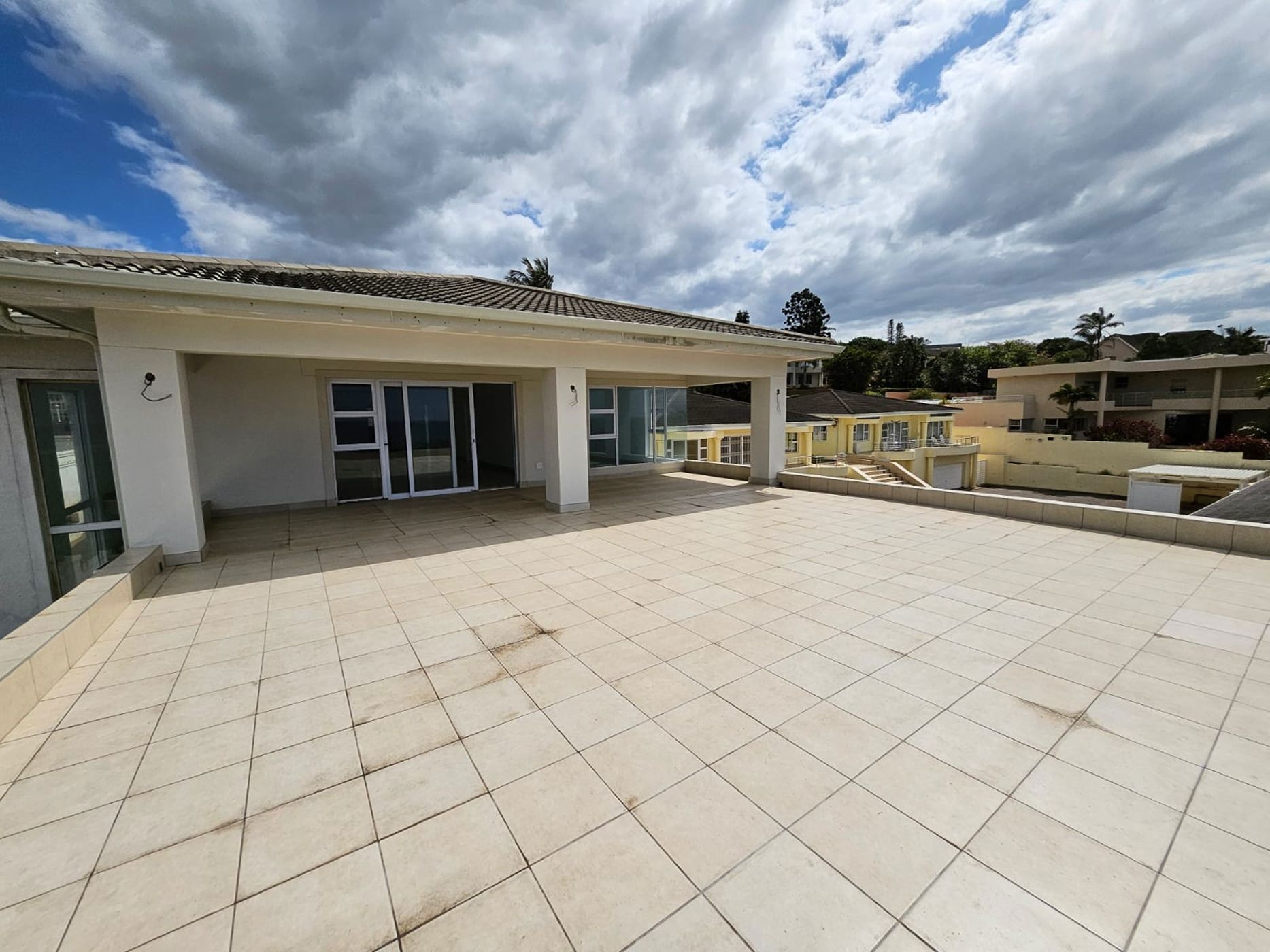 3 bedroom apartment to rent in La Mercy