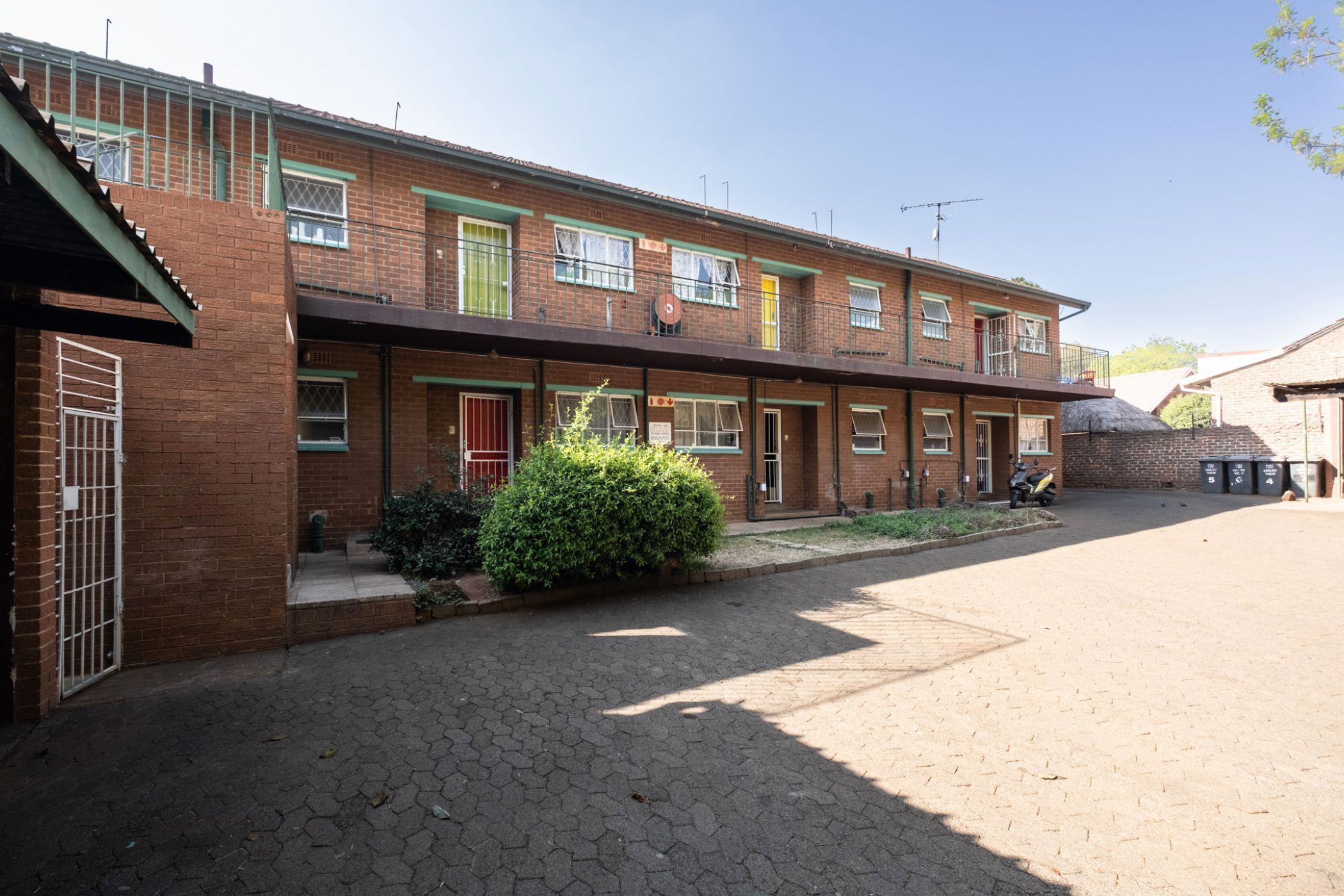 8 Bedroom Security Complex Home For Sale Windsor East RAN1629771