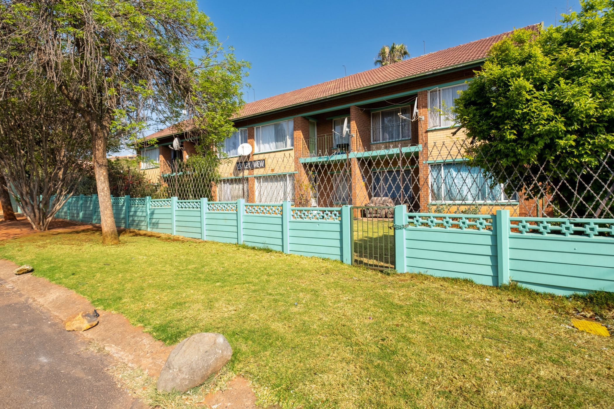 8 Bedroom Security Complex Home For Sale Windsor East RAN1629771