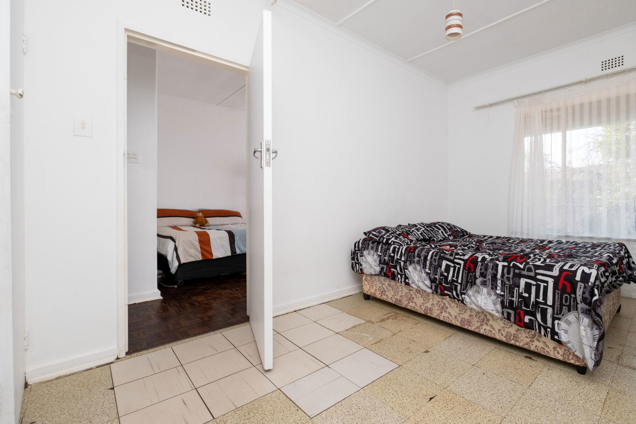 8 Bedroom Security Complex Home For Sale Windsor East RAN1629771