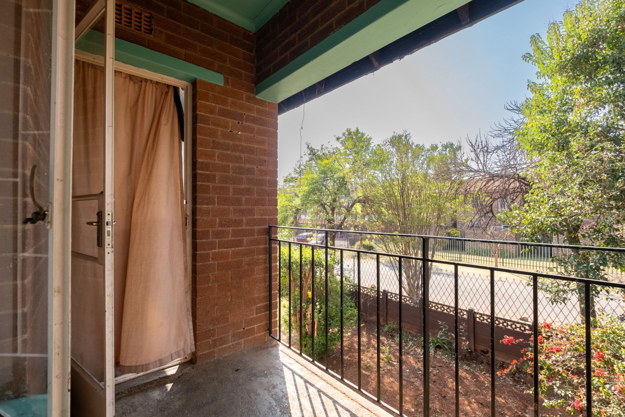 8 Bedroom Security Complex Home For Sale Windsor East RAN1629771