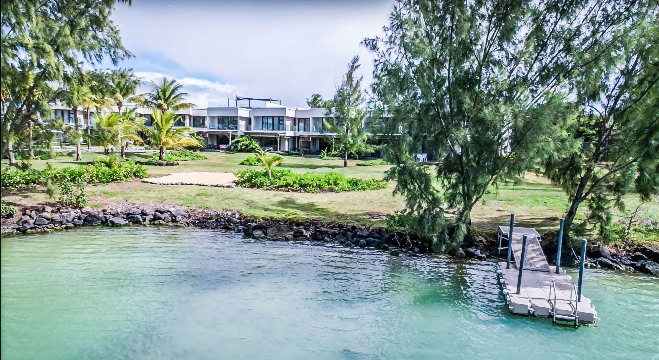 4 Bedroom Beachfront Villa For Sale Calodyne (Mauritius) MPR1630702