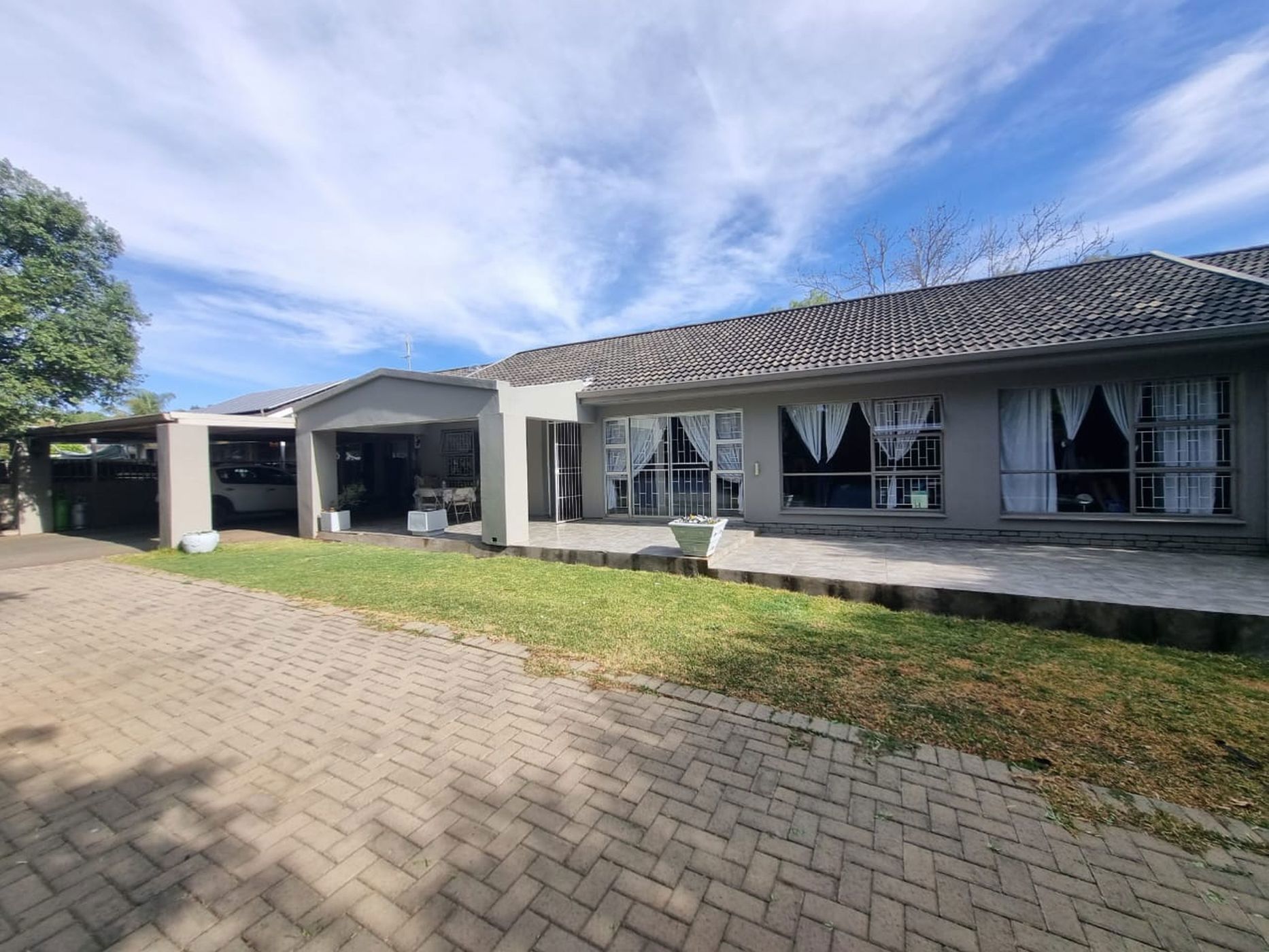 4 Bedroom House For Sale Heuwelsig (Bloemfontein) 1BX1629568 Pam