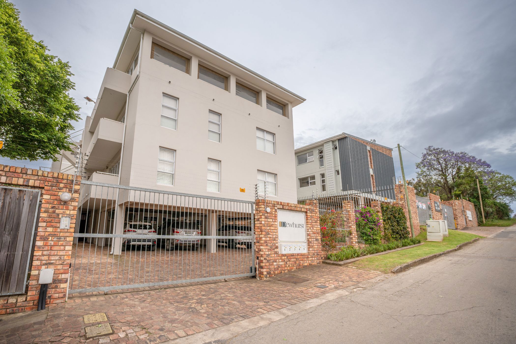 2 Bedroom Multistorey Apartment For Sale West Hill (Grahamstown