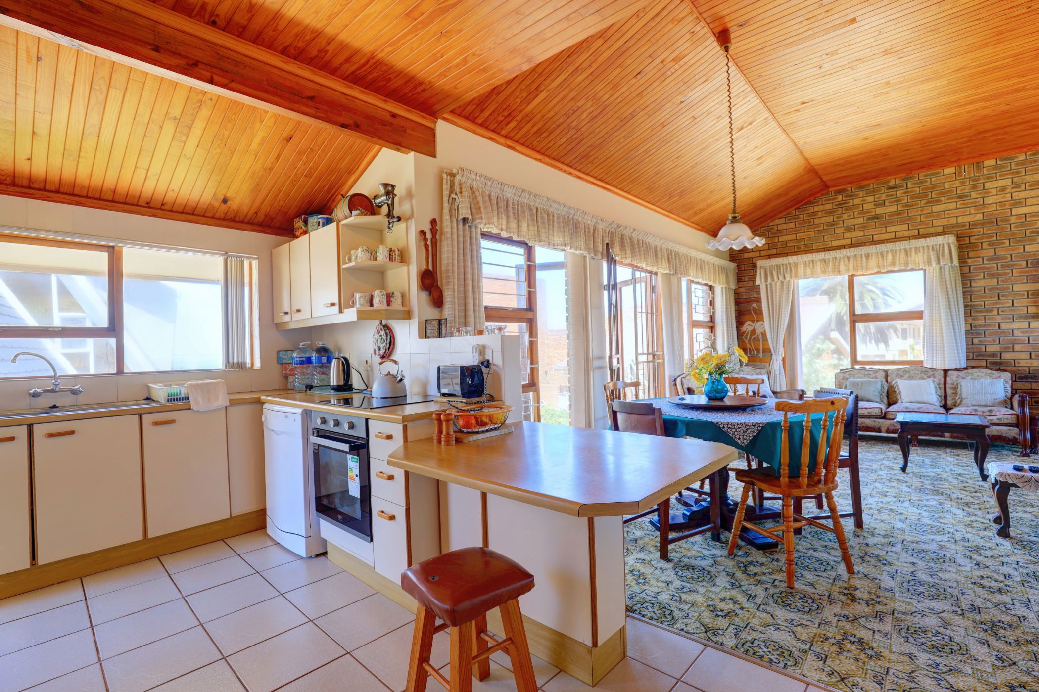 6 Bedroom House For Sale Bayview (Hartenbos) 1MB1633932 Pam