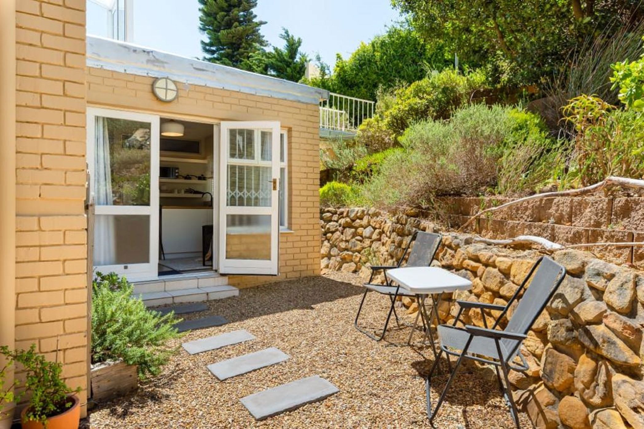 1 Bedroom Apartment For Sale Camps Bay AS1631432 Pam Golding