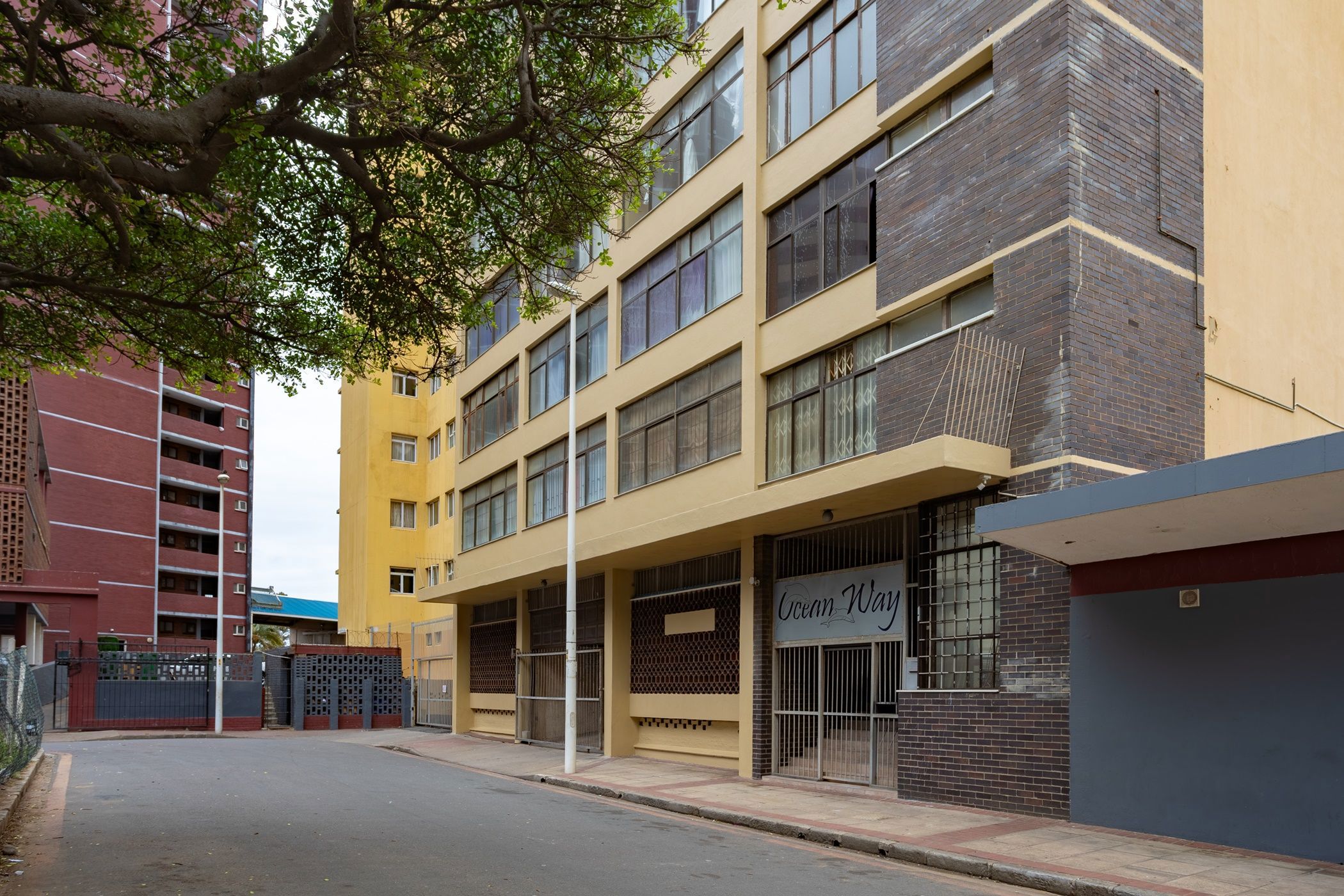 1 Bedroom Bachelor Apartment For Sale South Beach Durban 1DA1631689