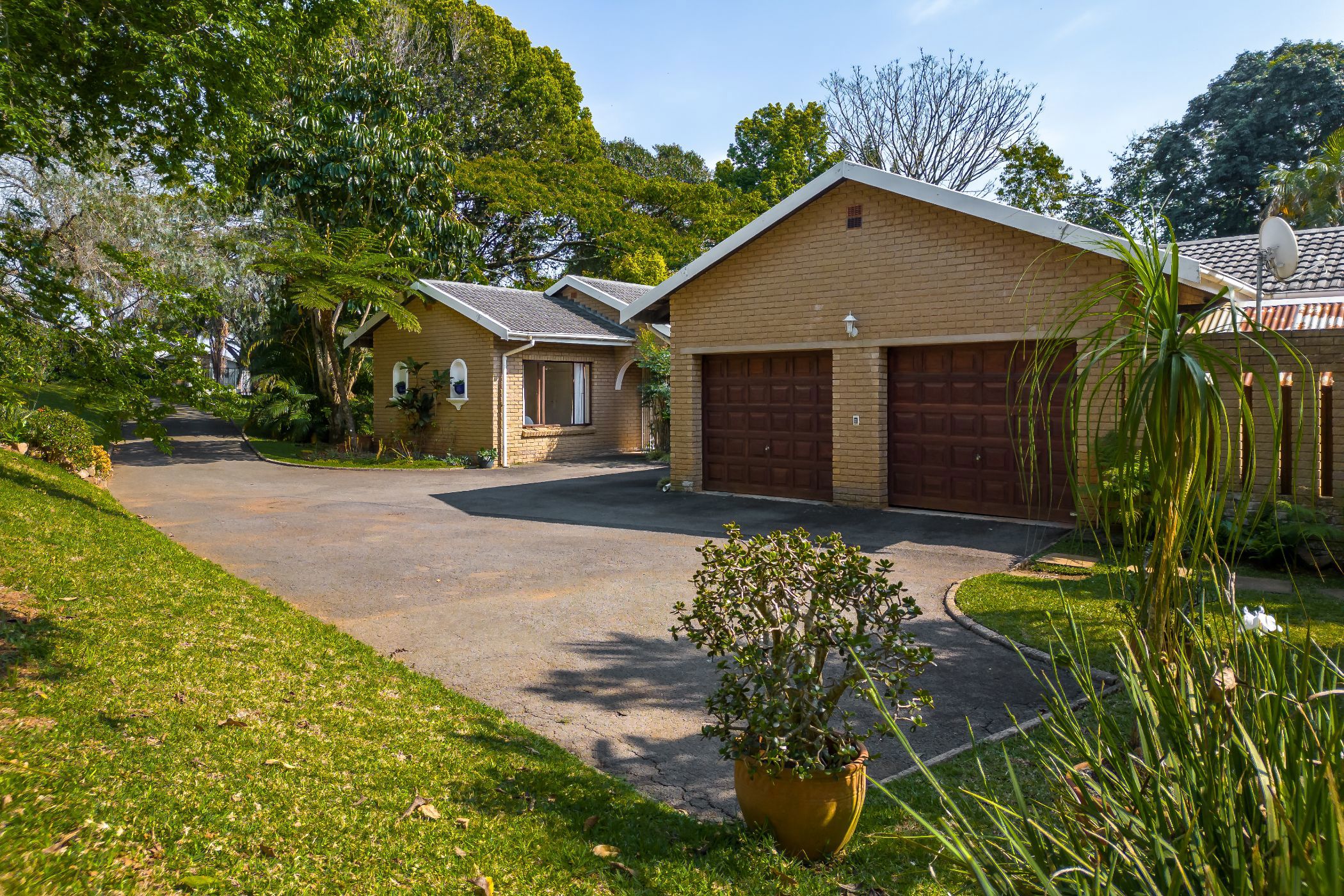 4 Bedroom House For Sale Winston Park 1KF1630800 Pam Golding