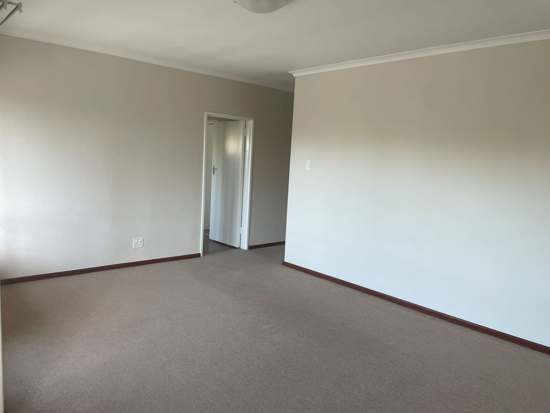 2 bedroom apartment to rent in Plumstead