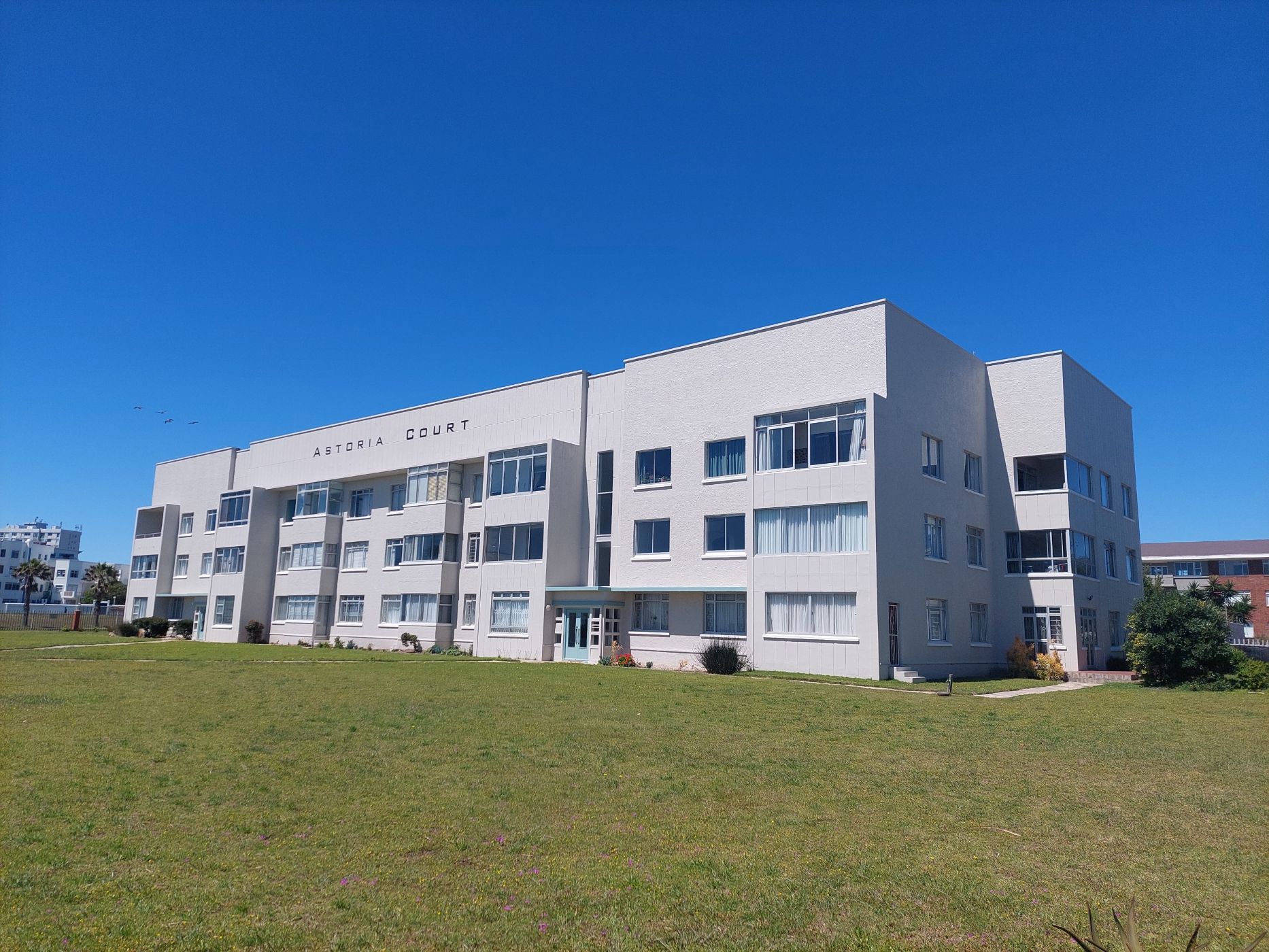 2 bedroom apartment for sale in Summerstrand
