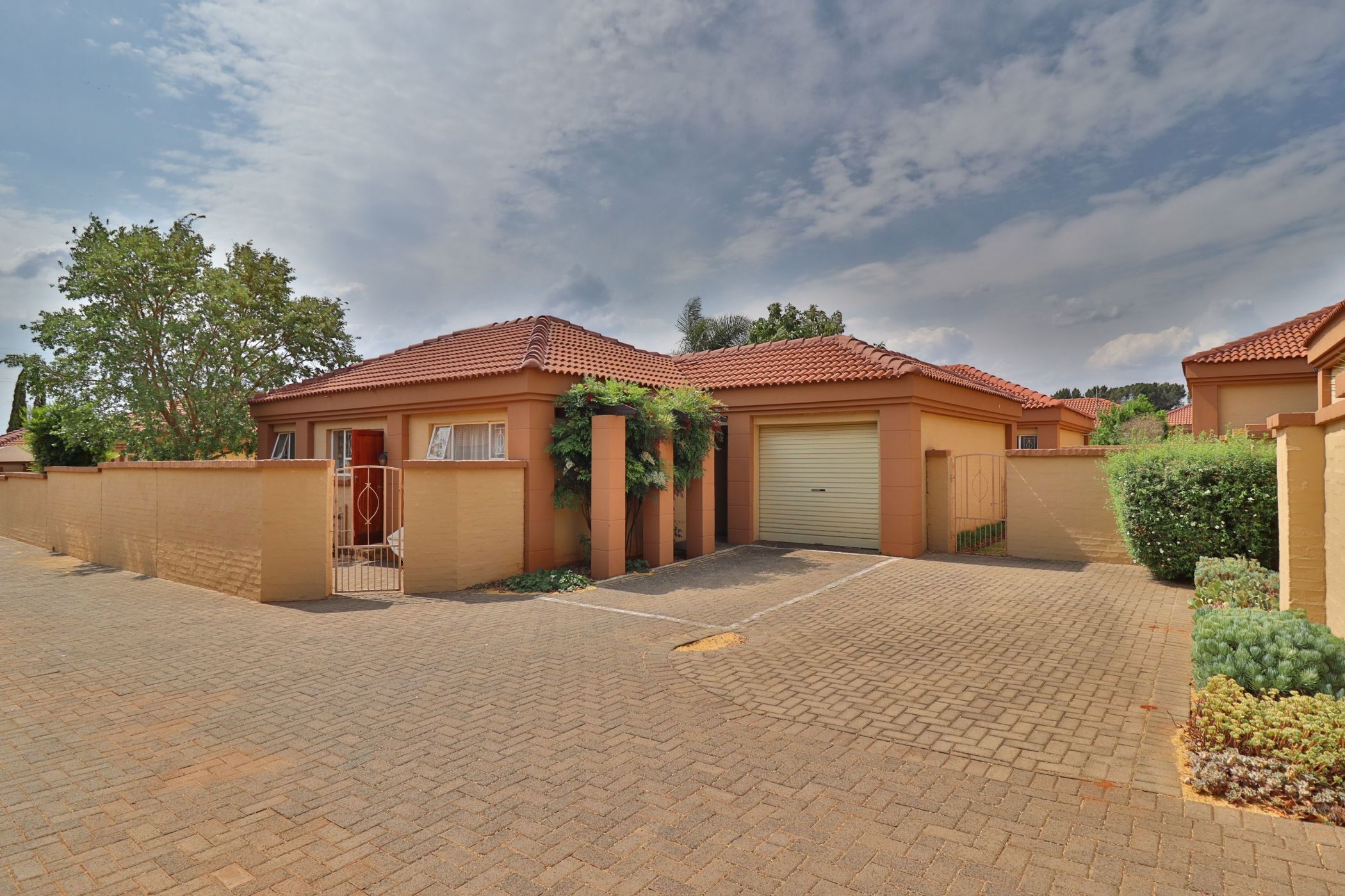 2 Bedroom Townhouse For Sale Langenhovenpark 1BX1631904 Pam