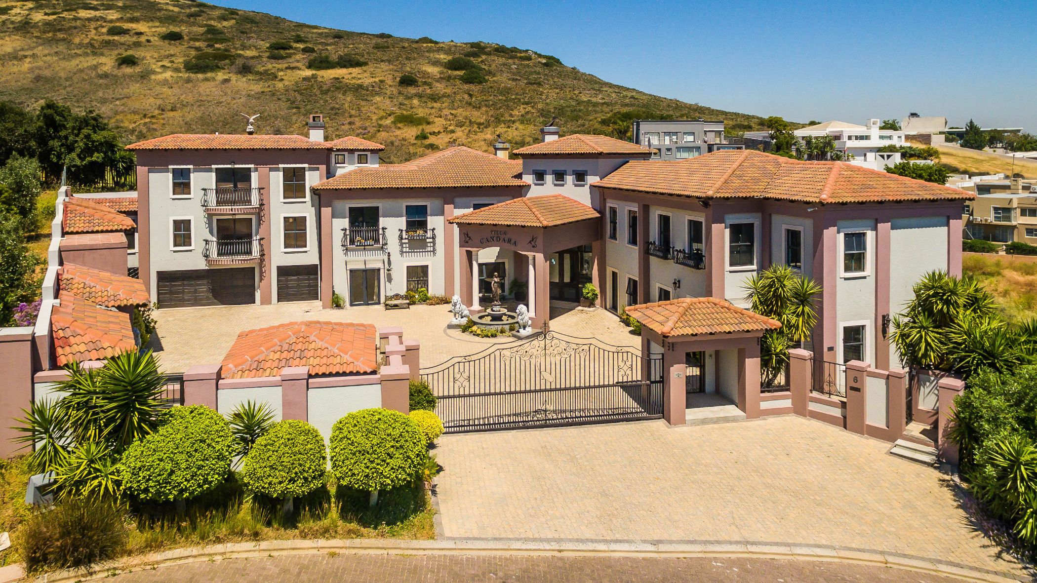13 bedroom multi-storey house for sale in Plattekloof