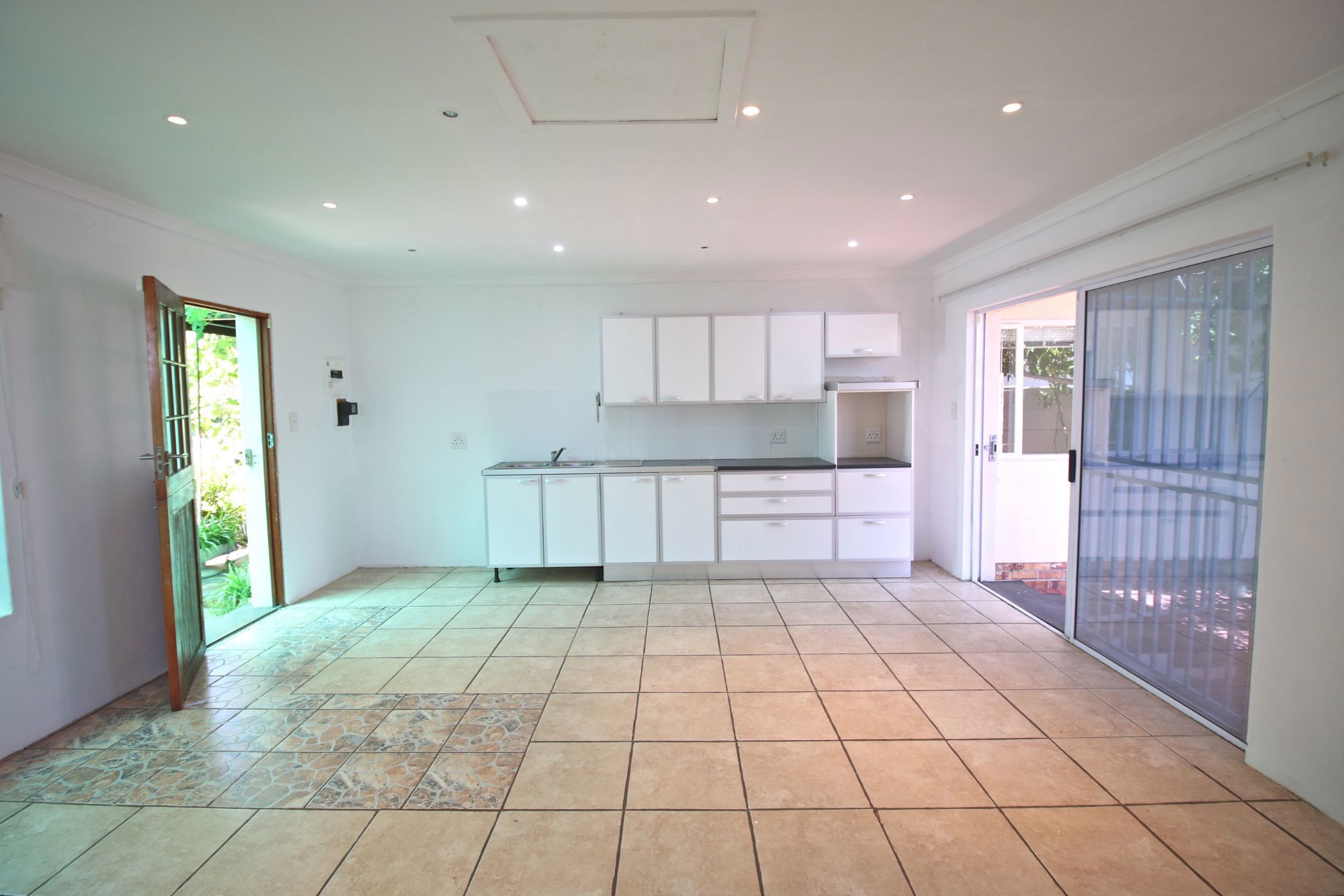 Bachelor Apartment To Rent Bothasig 1PLA1639011 Pam Golding