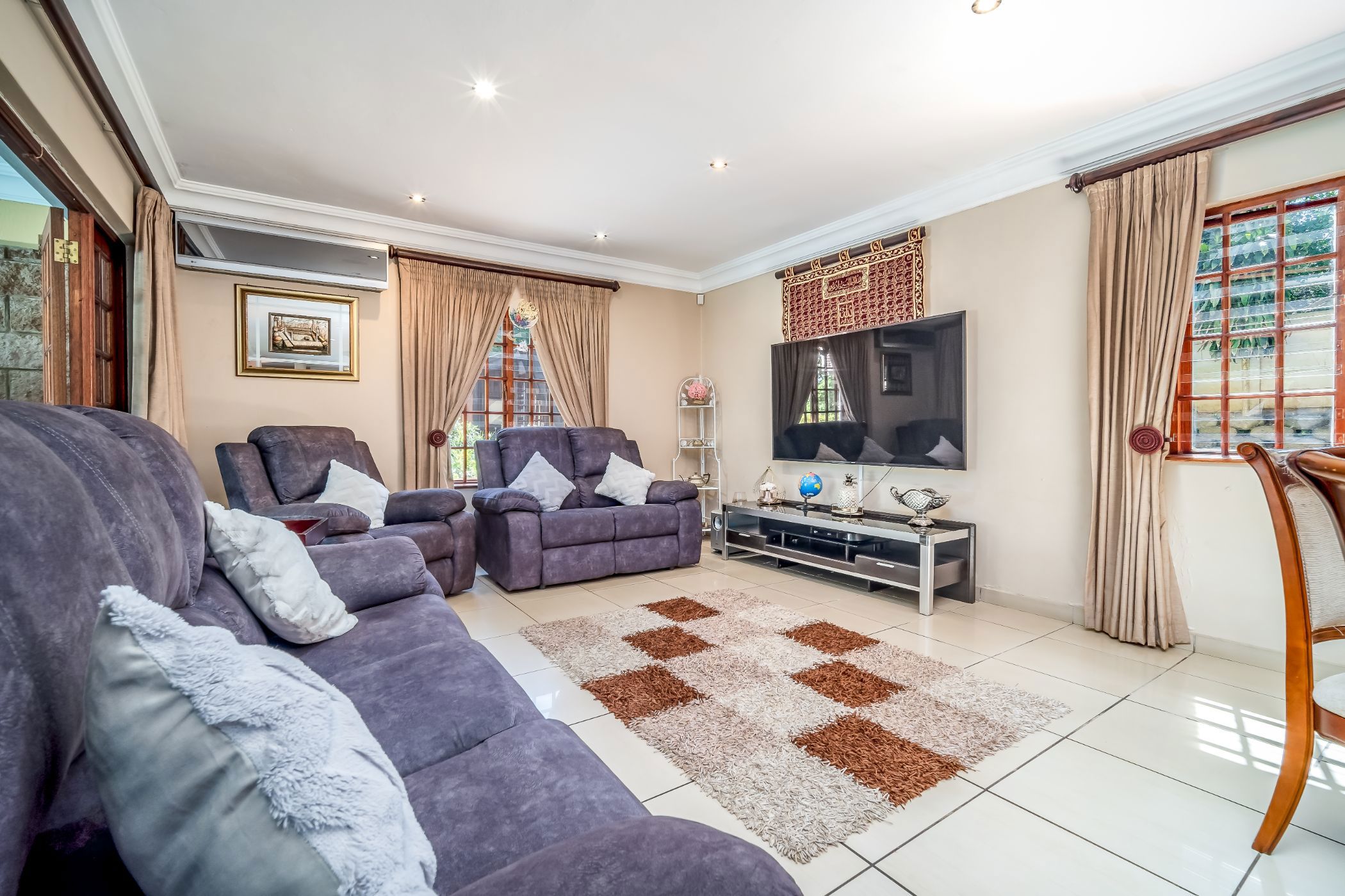 4 Bedroom Doublestorey House For Sale Winston Park 1KF1637612