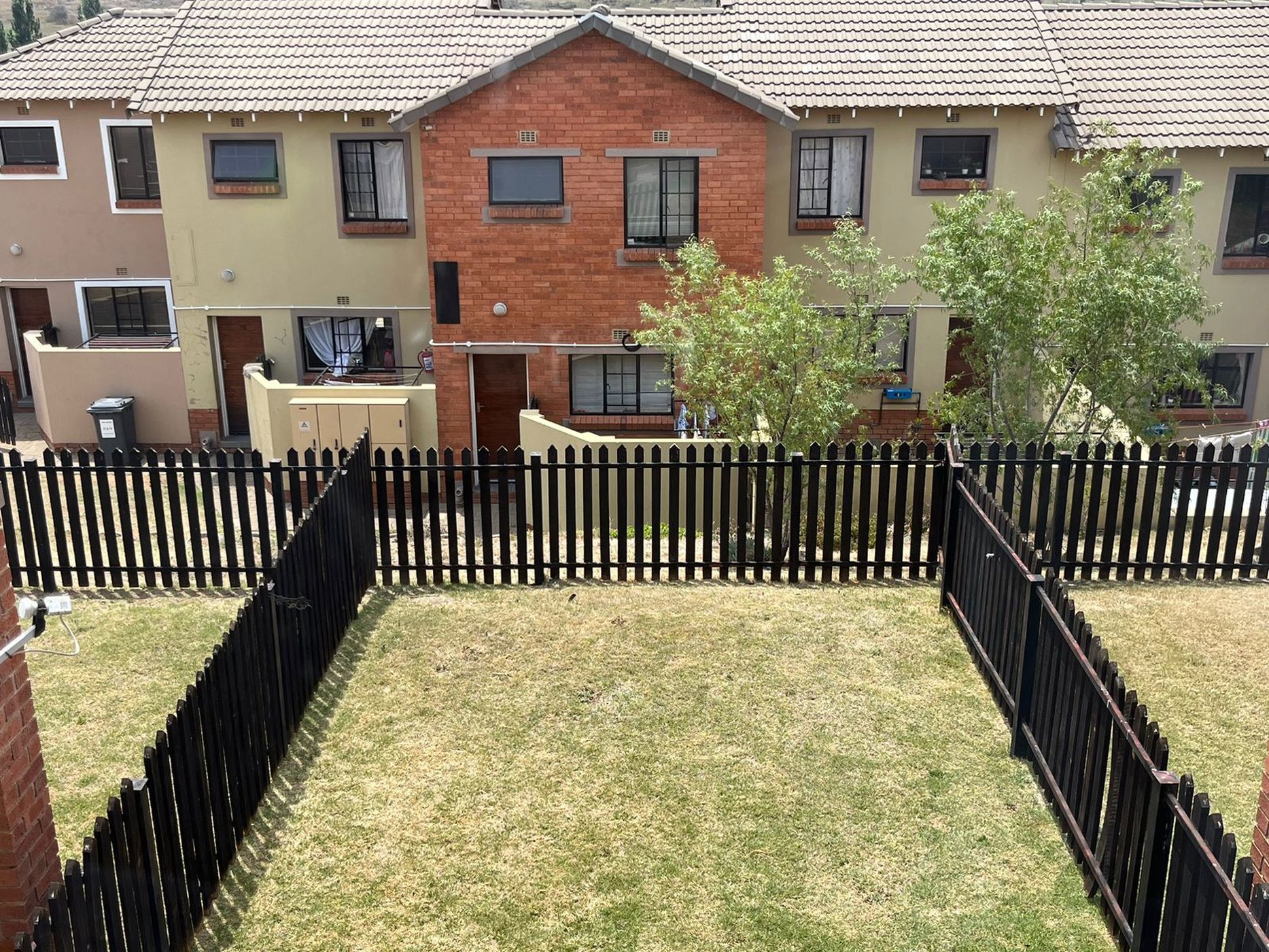 2 Bedroom Townhouse For Sale Hillside (Bloemfontein) 1BX1636880