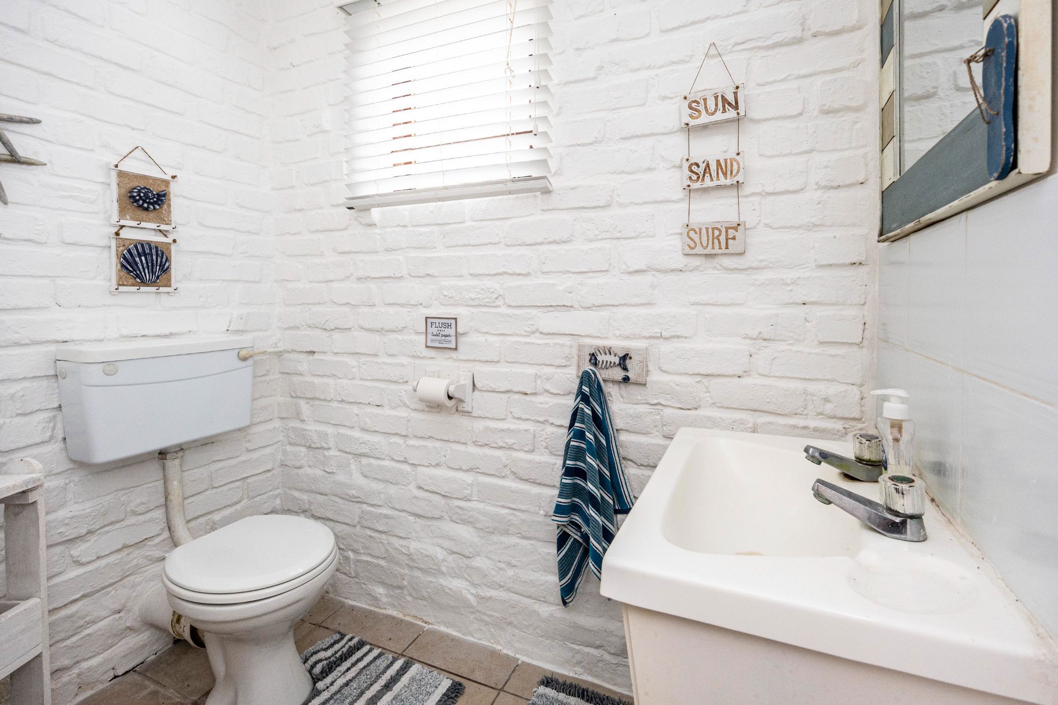 3 Bedroom House For Sale Queensberry Bay (East London) 1ET1634036