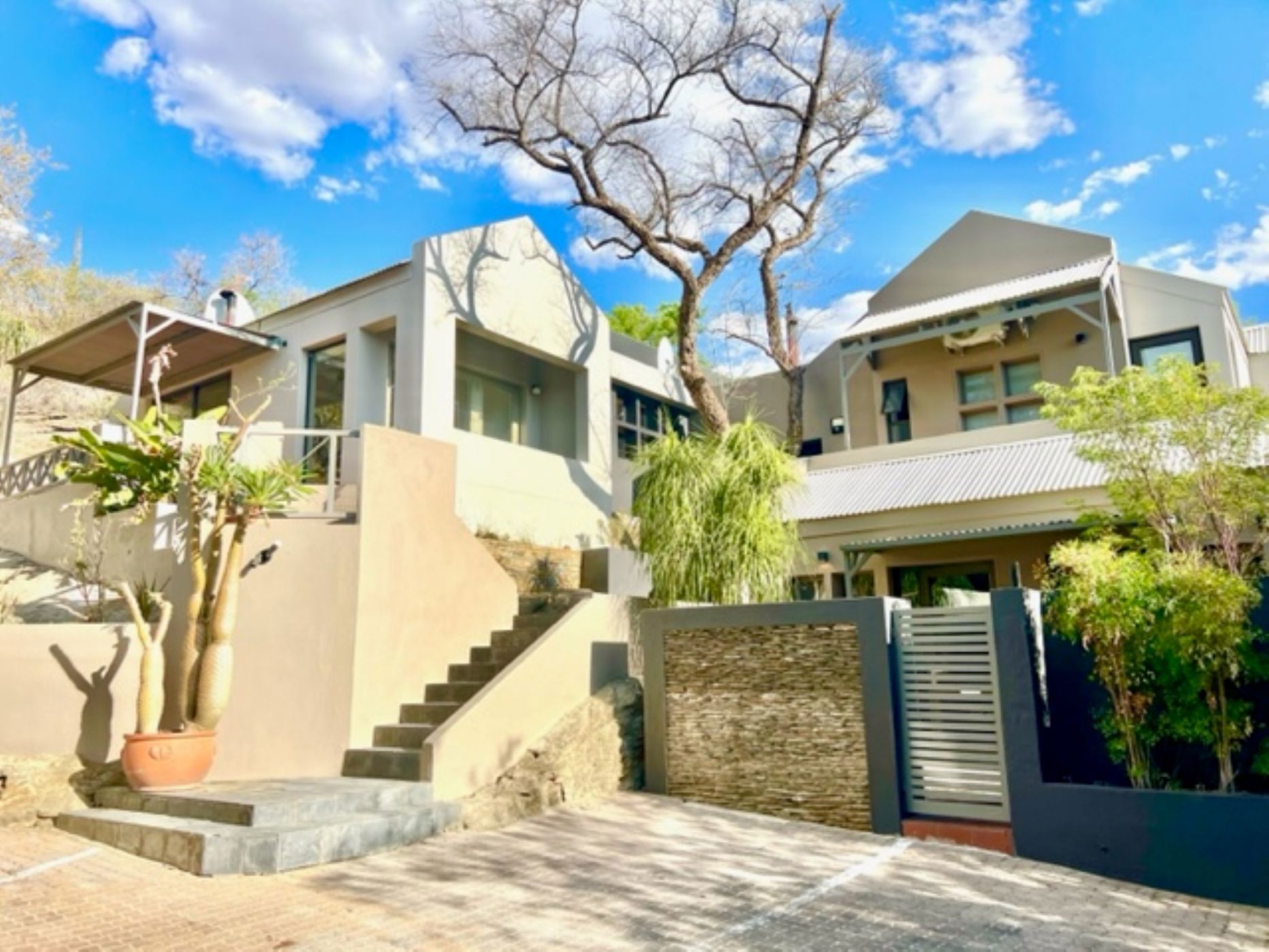 5 bedroom double-storey house for sale in Klein Windhoek (Namibia)