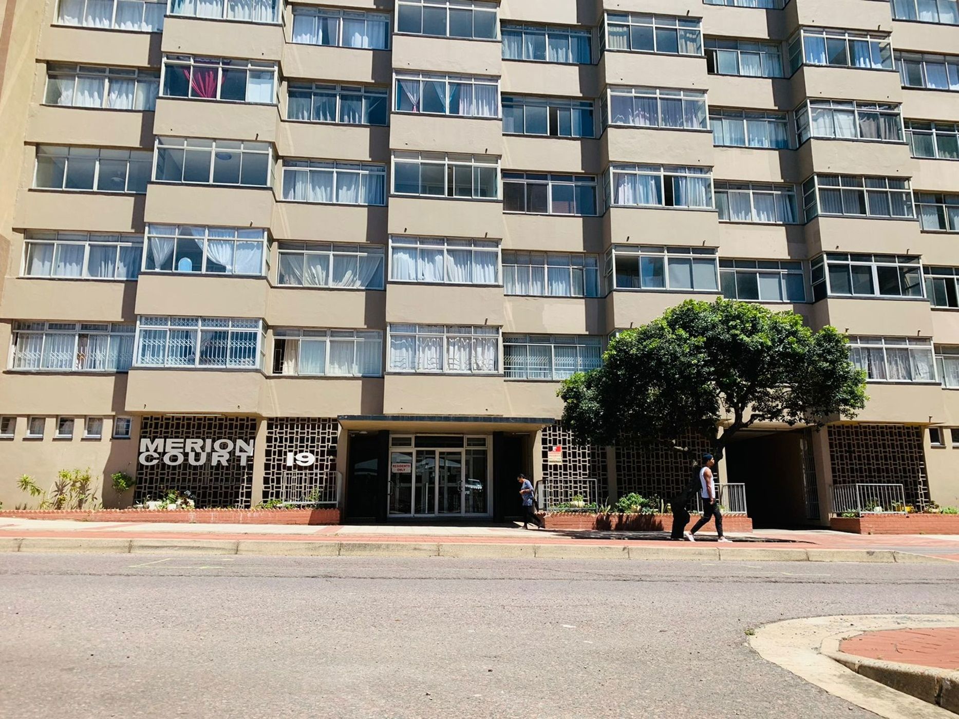 Bachelor apartment for sale in South Beach Durban