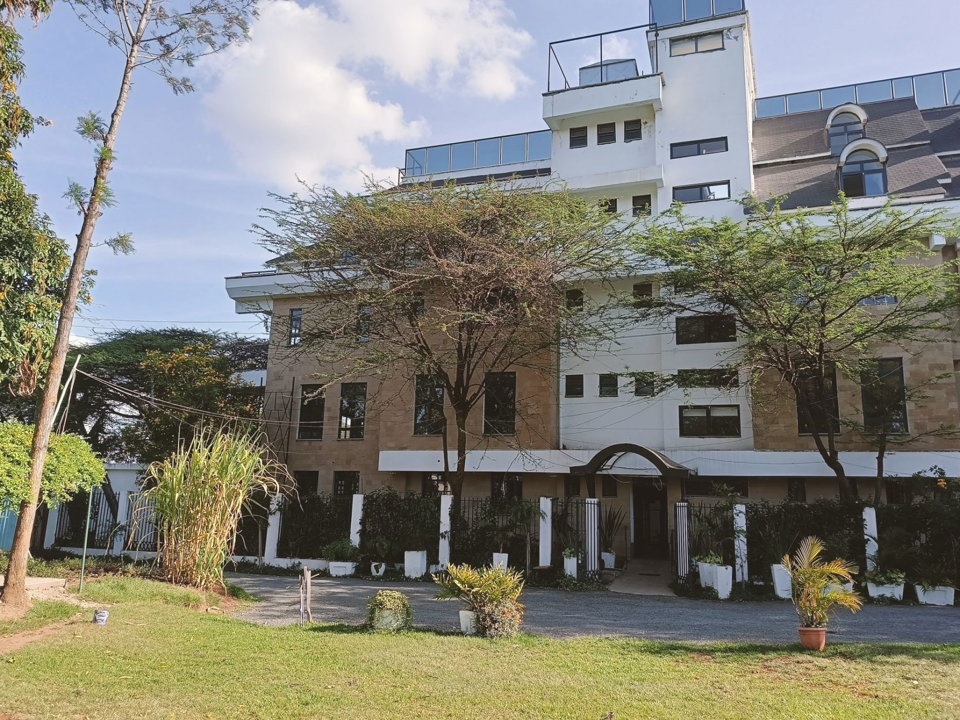 279 m&sup2; commercial office to rent in Karen (Kenya)