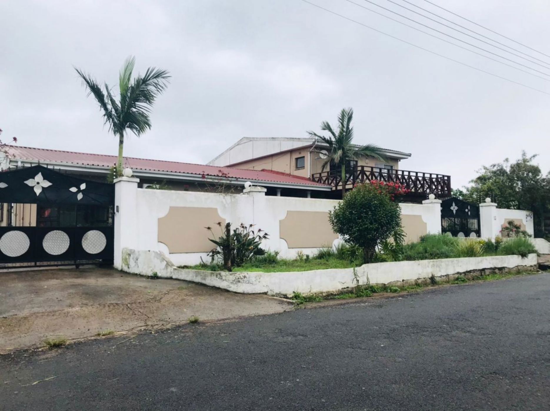 13 bedroom double-storey house for sale in Norwood (Mthatha)
