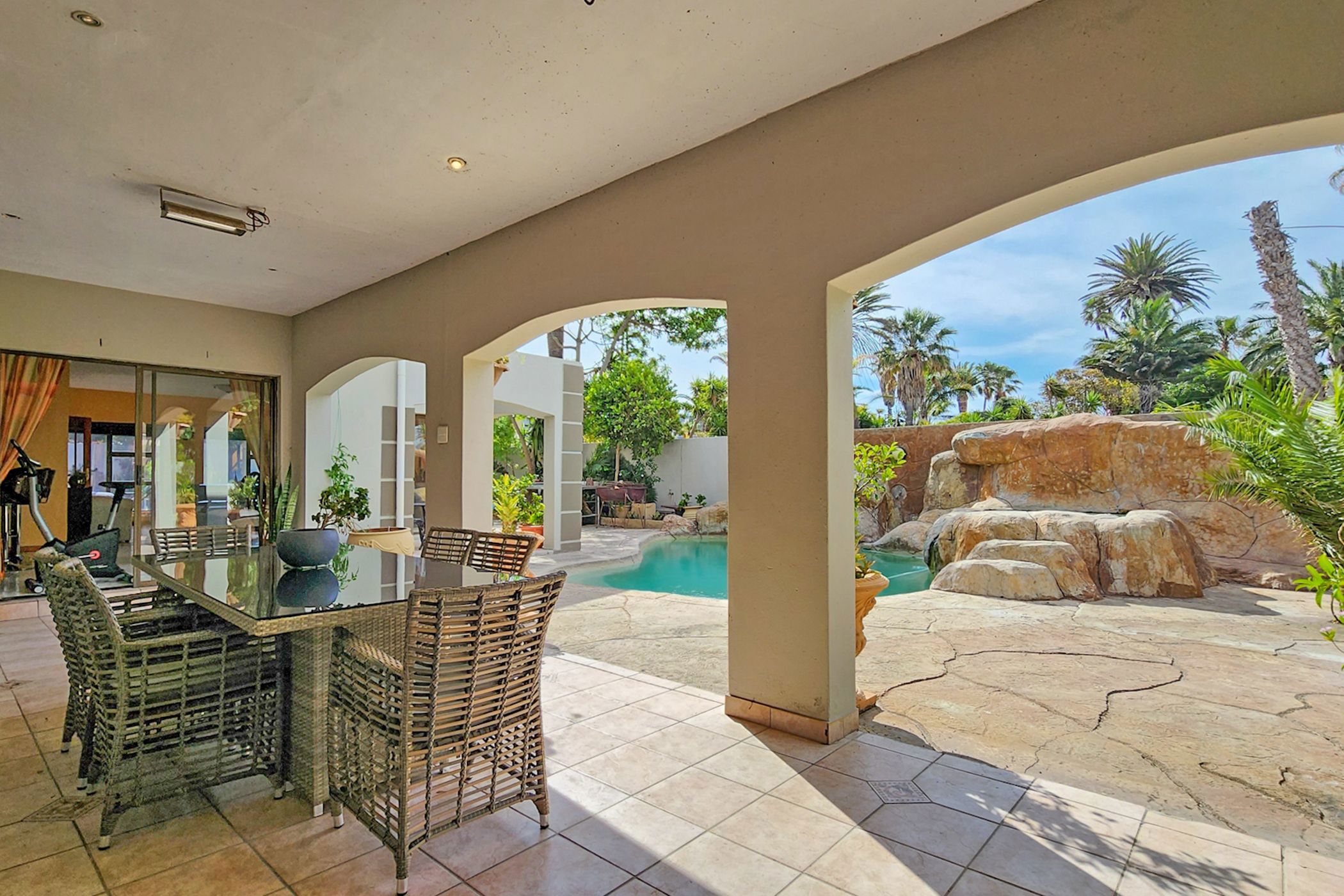 6 Bedroom Doublestorey House For Sale Sunset Beach (Cape Town