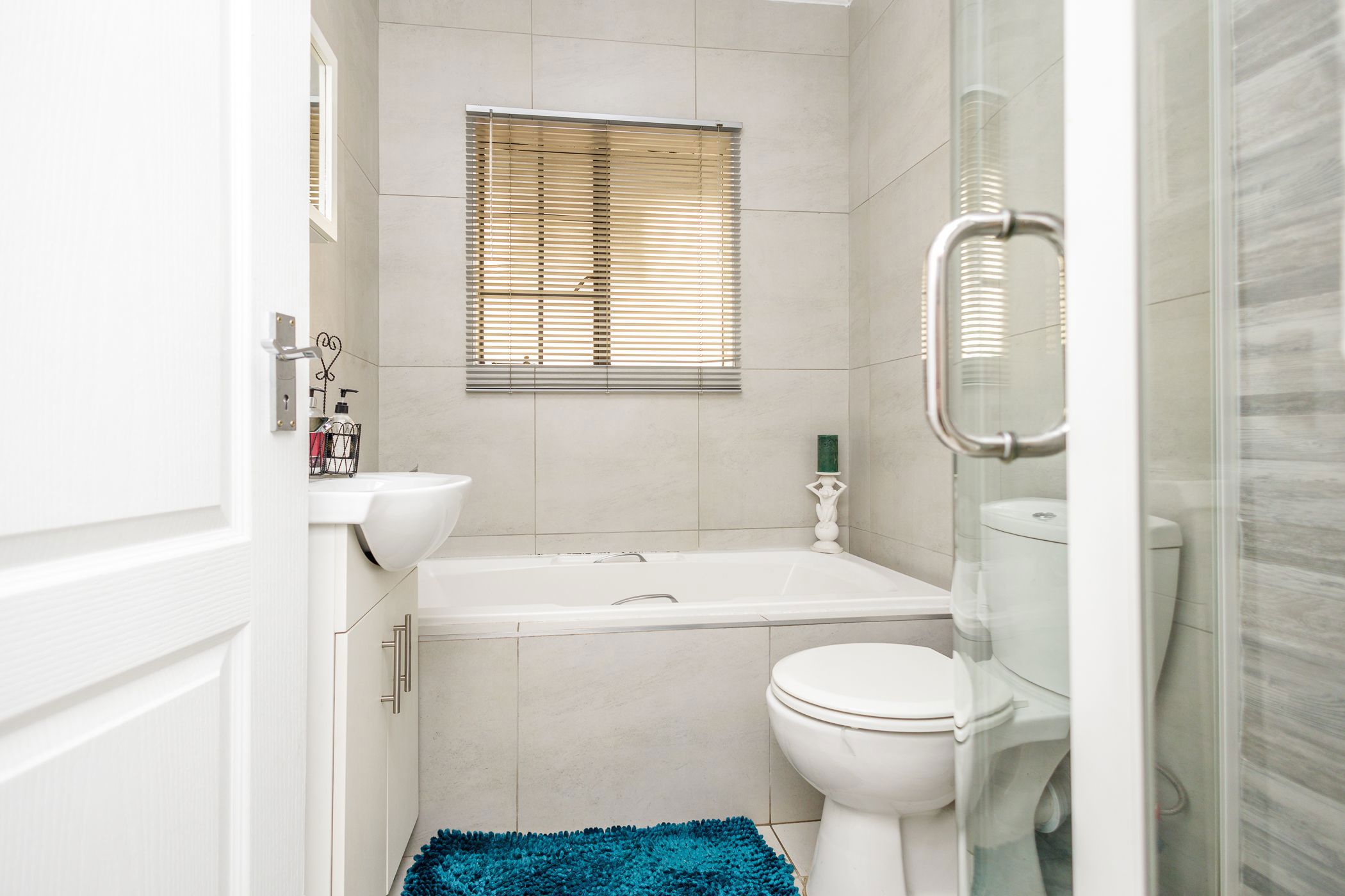 3 Bedroom Apartment For Sale Oriel BED1636681 Pam Golding Properties