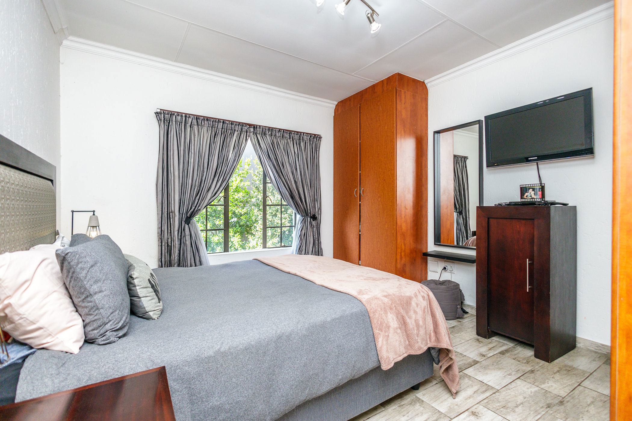 3 Bedroom Apartment For Sale Oriel BED1636681 Pam Golding Properties