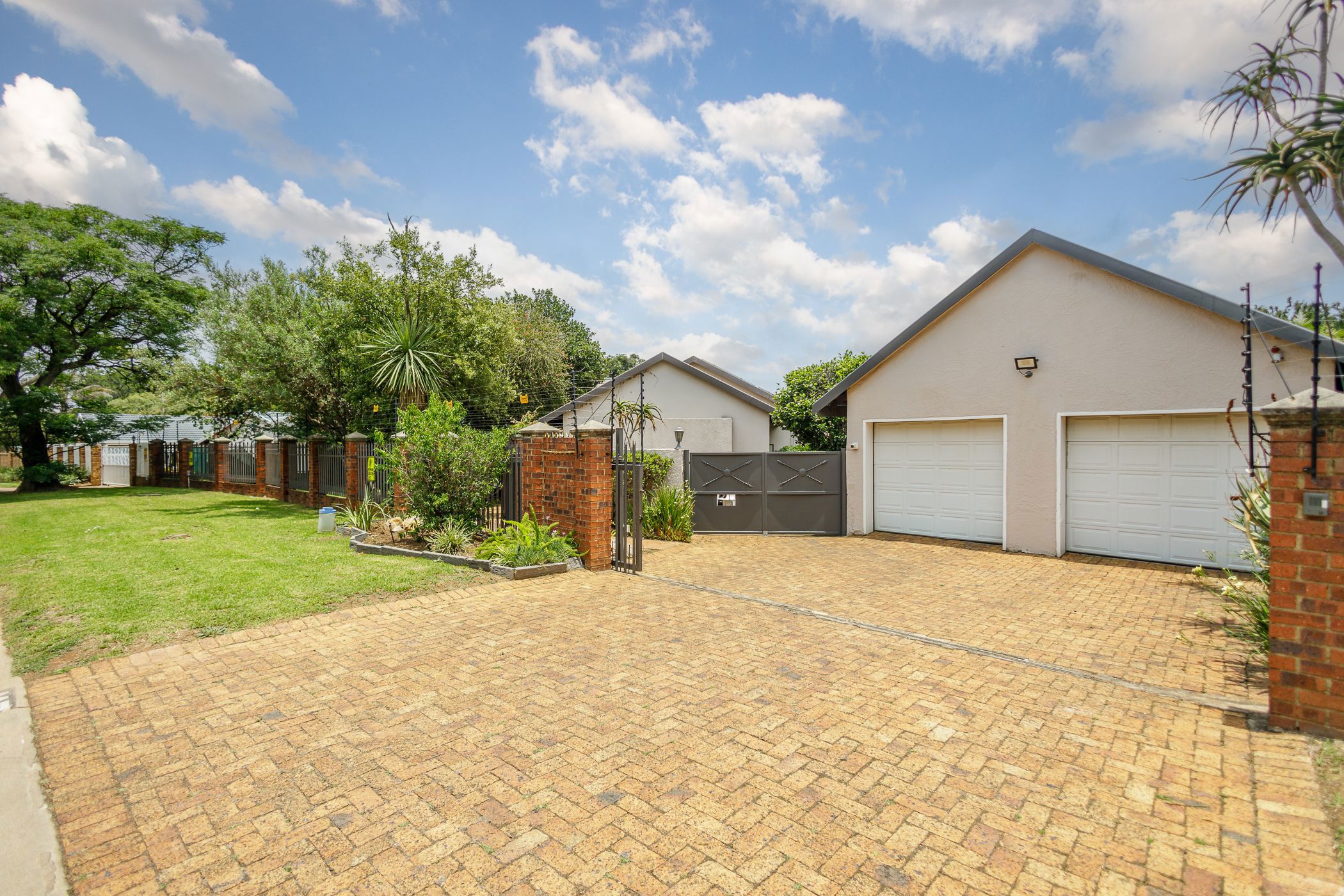 4 Bedroom House For Sale Farrarmere EN1637448 Pam Golding Properties