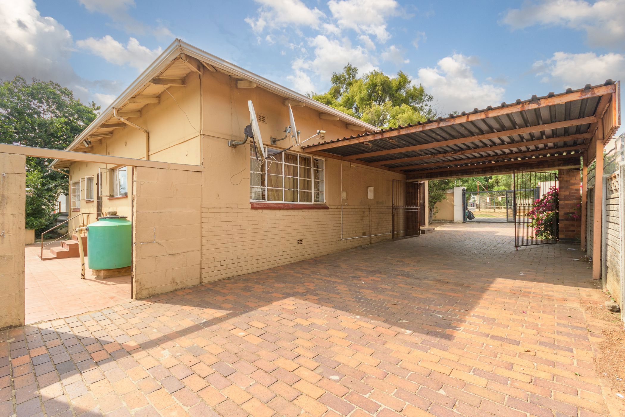 4 Bedroom House For Sale Bank Assisted Sale by Standard Bank