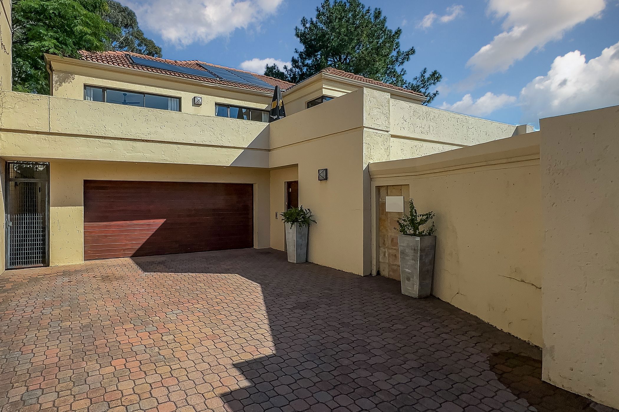 3 Bedroom Doublestorey Cluster For Sale Morningside (Sandton