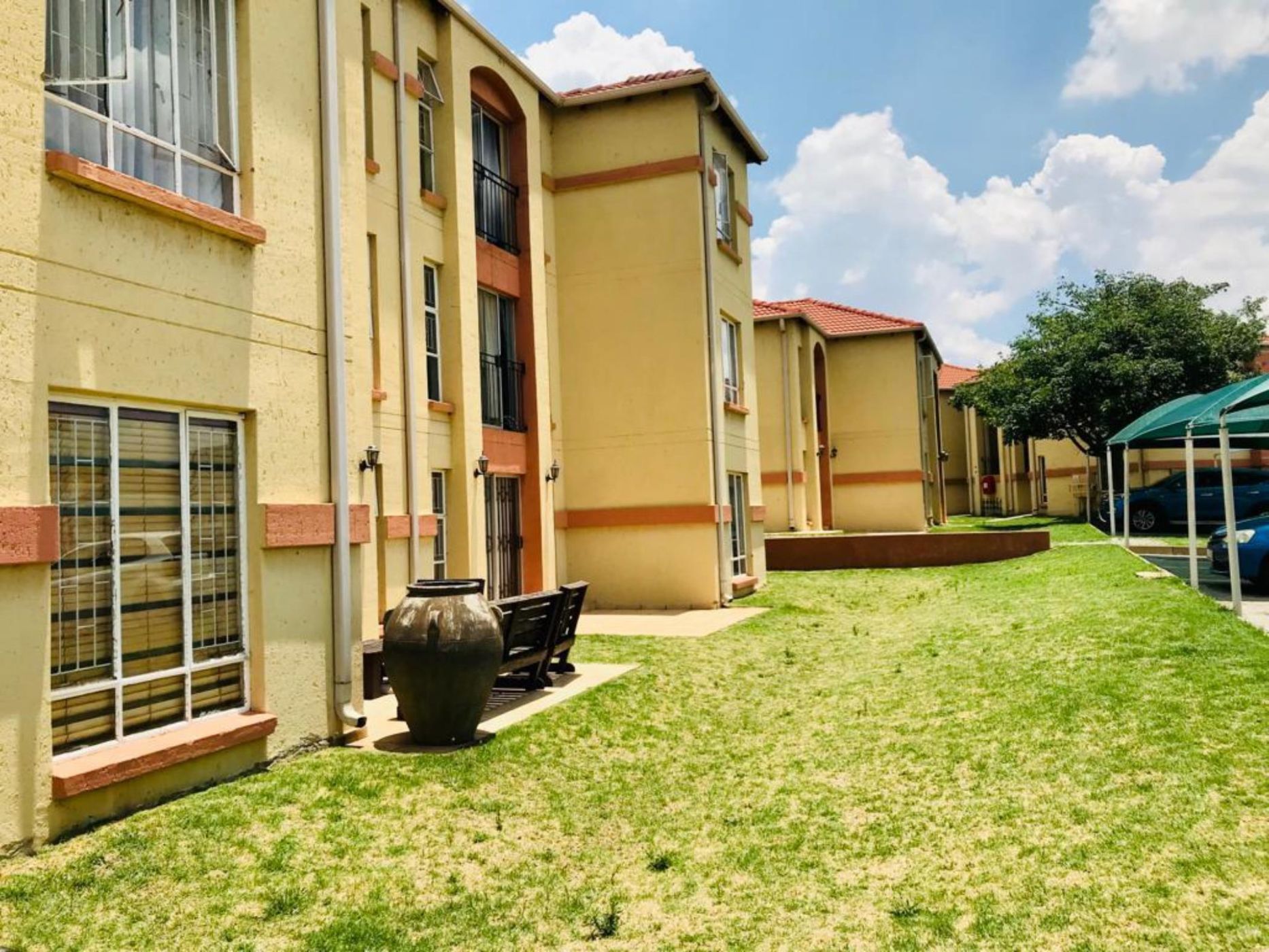 2-bedroom-apartment-for-sale-bank-assisted-sale-by-fnb-aeroton