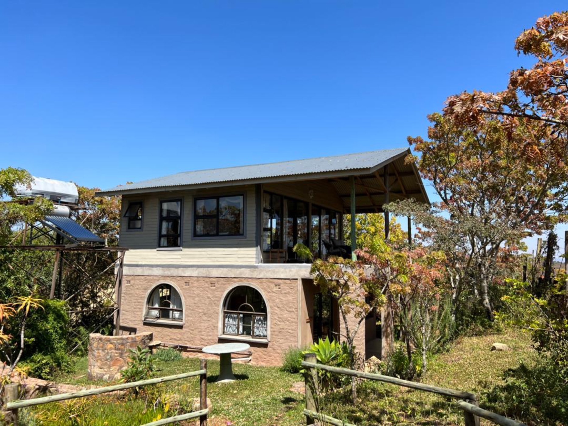 8 Guest Room Game Lodge For Sale Chimanimani (Zimbabwe) 3ZB1641306