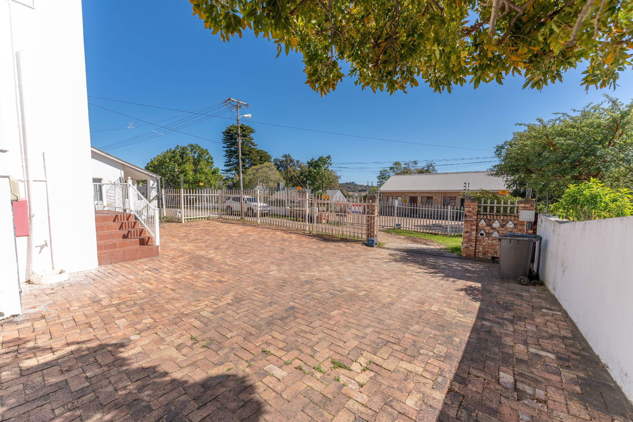 2 Bedroom Multistorey Apartment For Sale Grahamstown Central