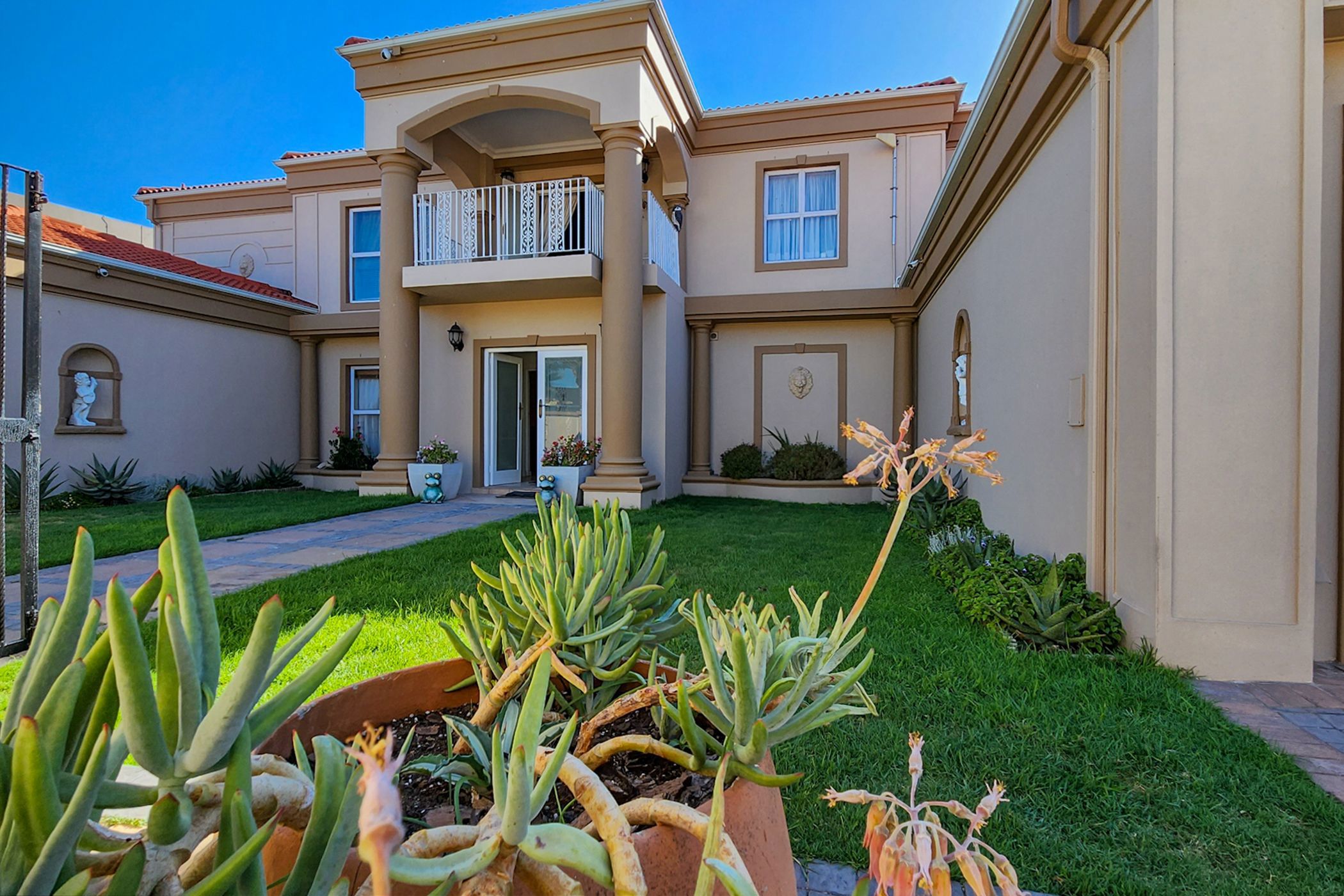 4 Bedroom Multistorey House For Sale Sunset Beach (Cape Town