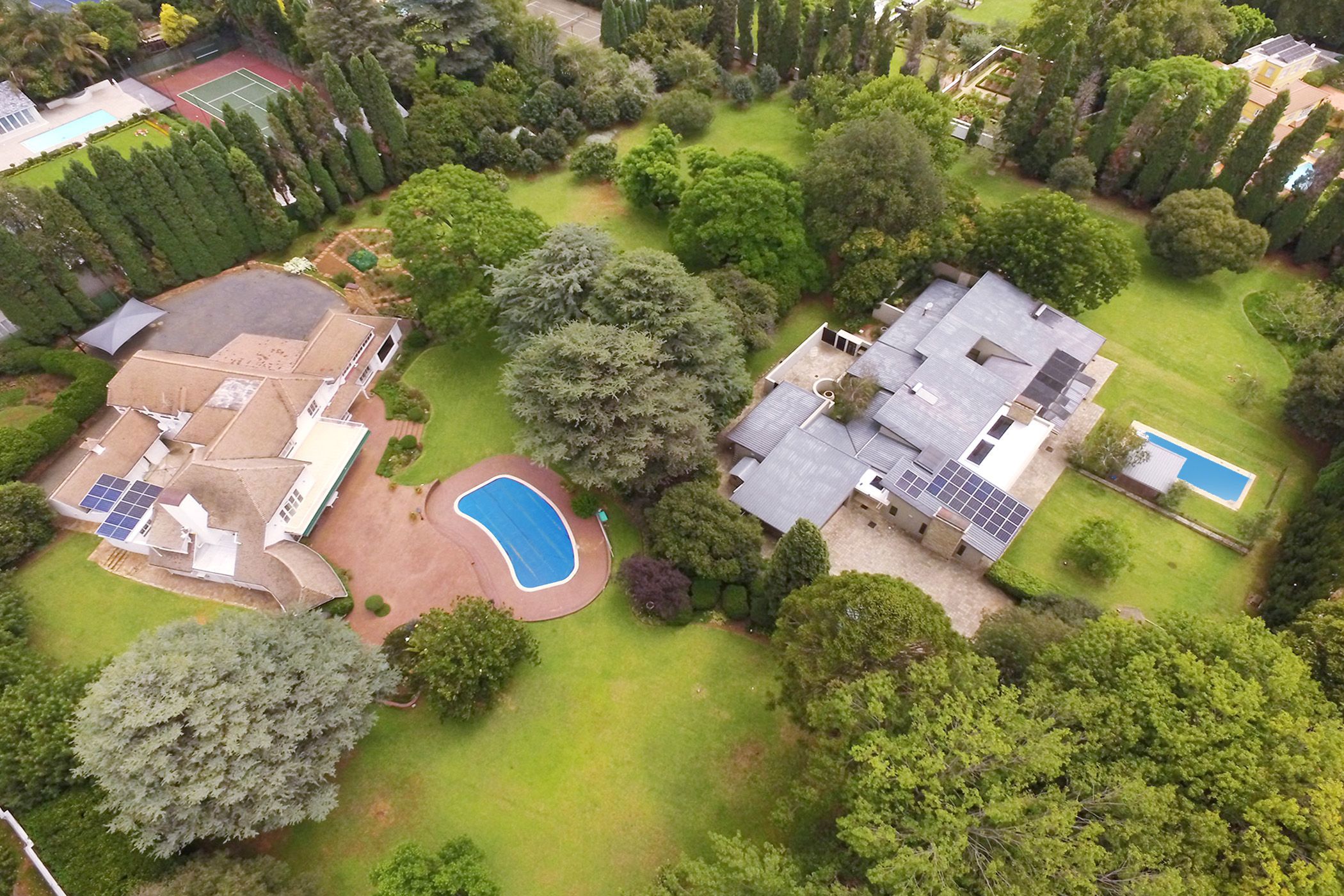 6 bedroom security estate home for sale in Hyde Park (Sandton)