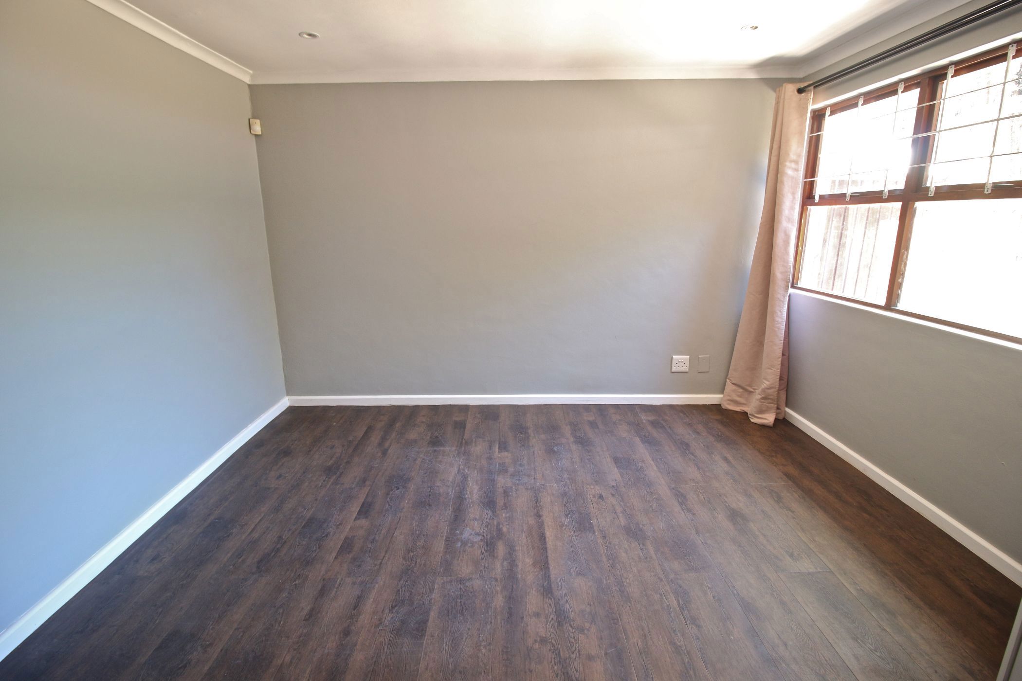 2 Bedroom House For Sale Panorama (Parow) 1PLA1642442 Pam Golding