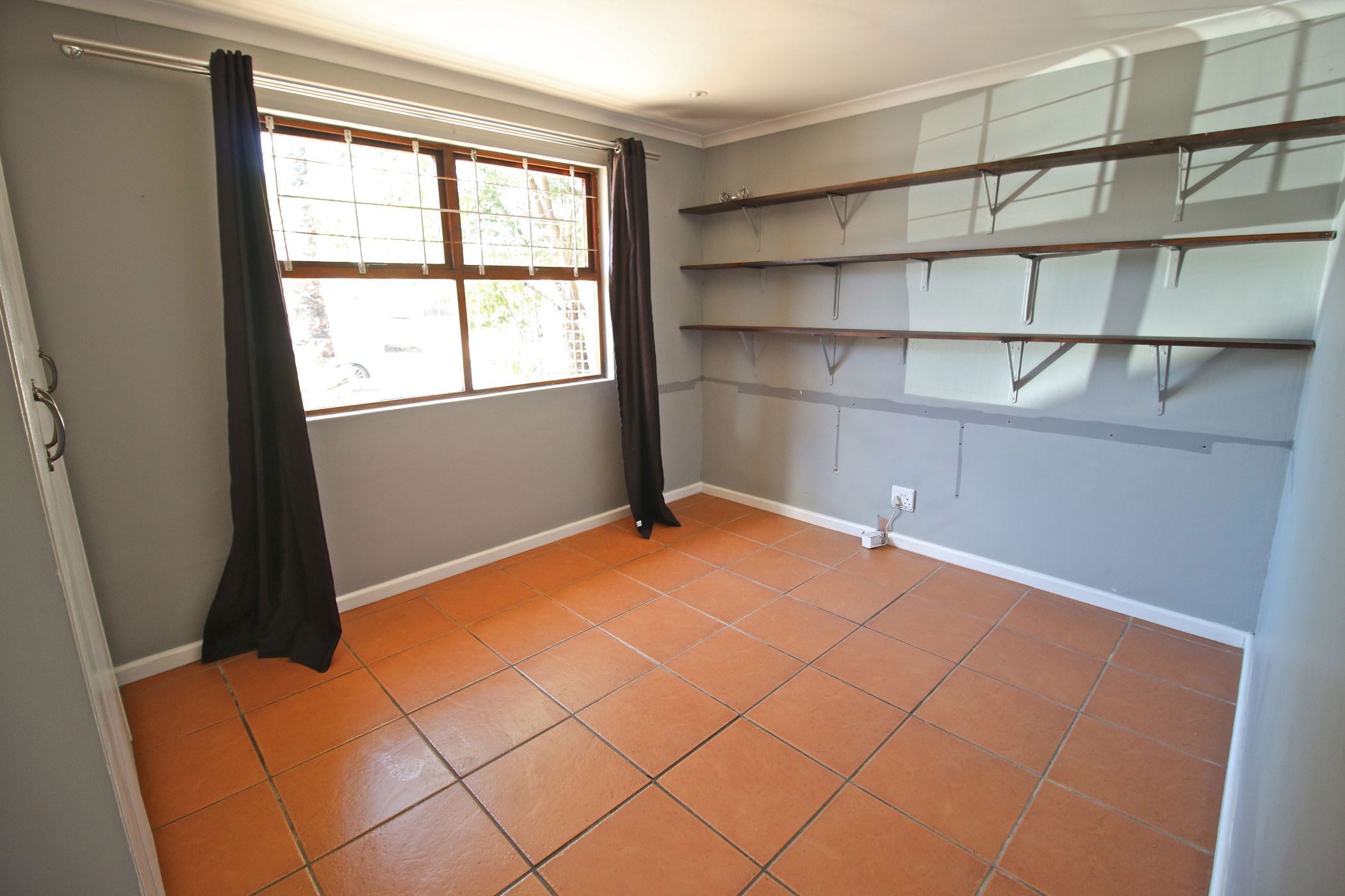 2 Bedroom House For Sale Panorama (Parow) 1PLA1642442 Pam Golding