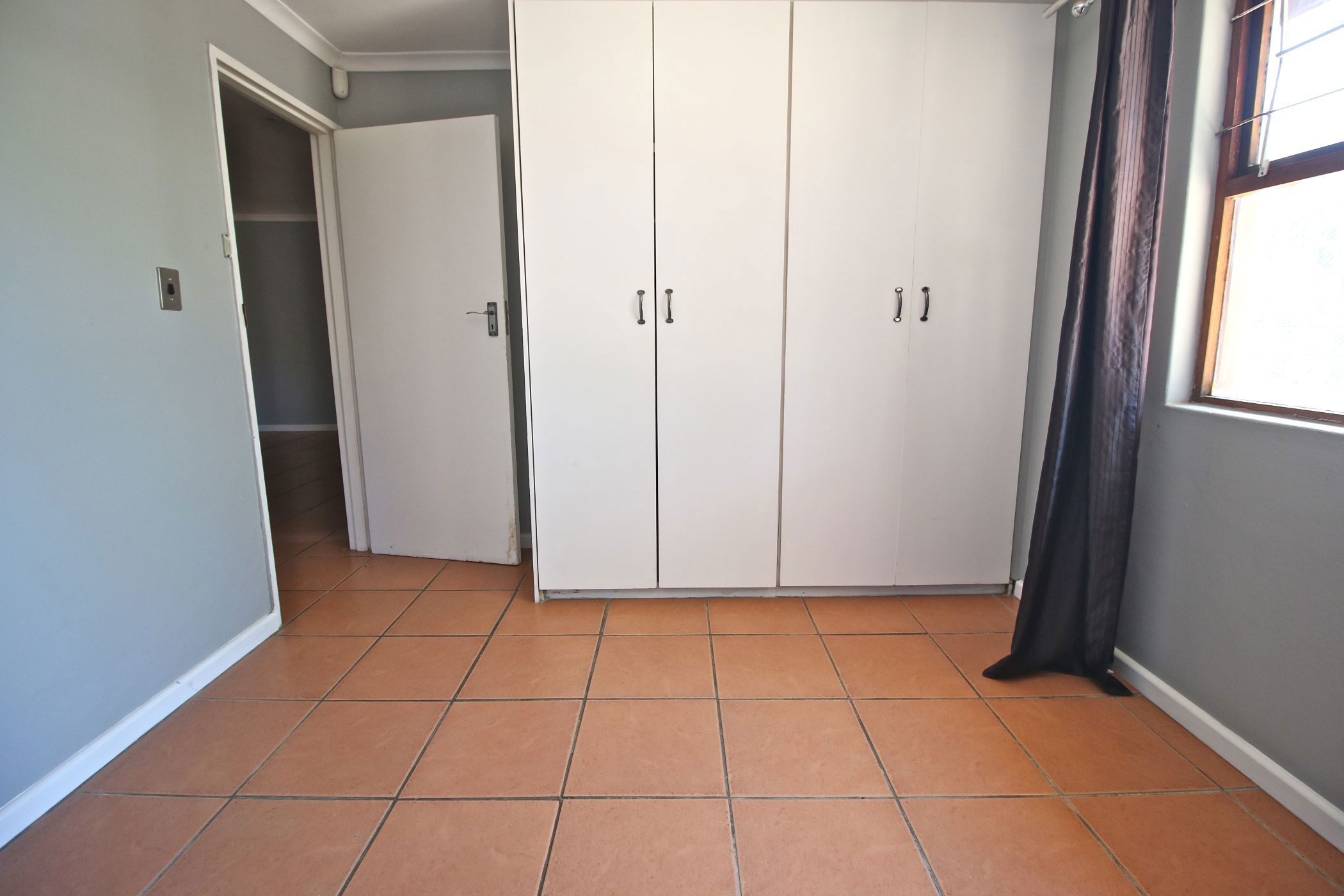 2 Bedroom House For Sale Panorama (Parow) 1PLA1642442 Pam Golding