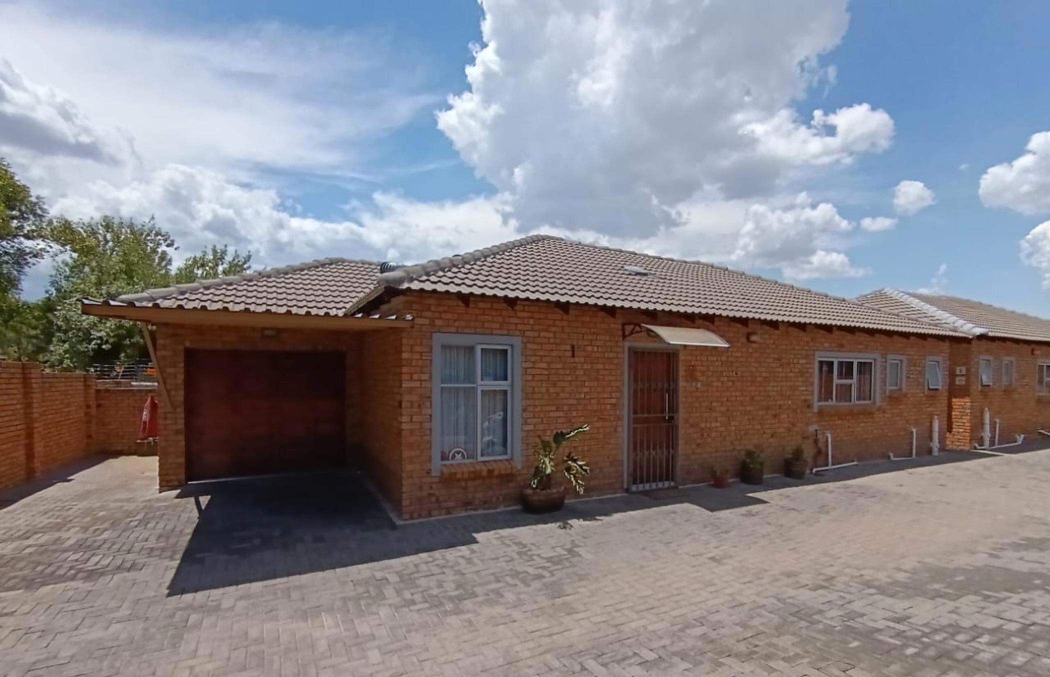 3 Bedroom Cluster House For Sale New Redruth 1AB1558774 Pam